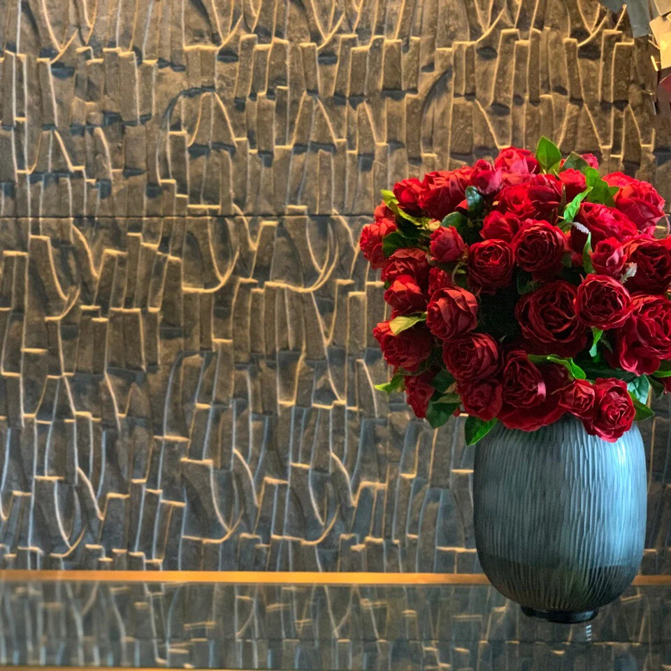 Maxim Vase with Red Roses