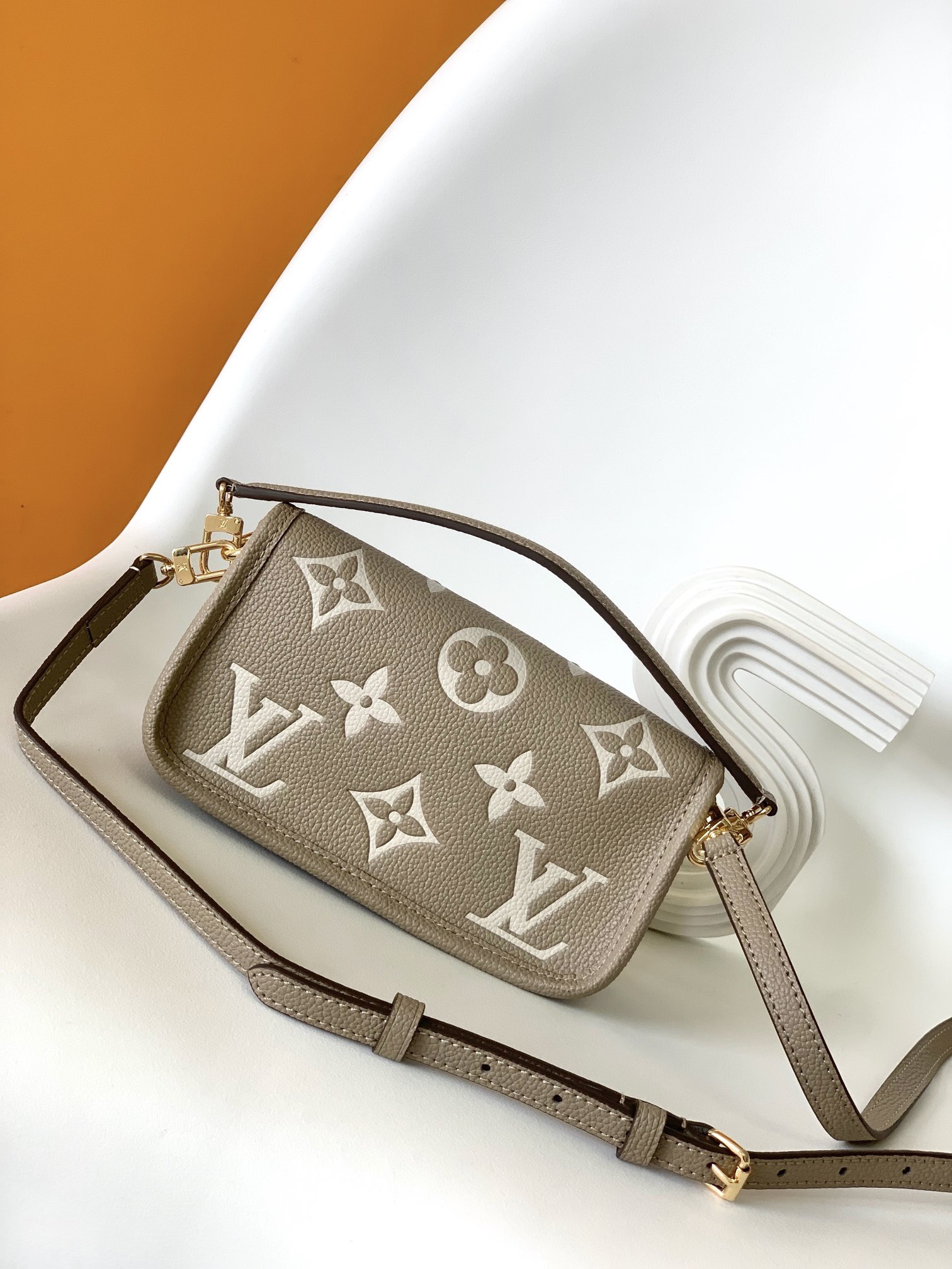 Louis Vuitton M83300 Nano Diane Women Shoulder Bags Size 19*10.5*6cm