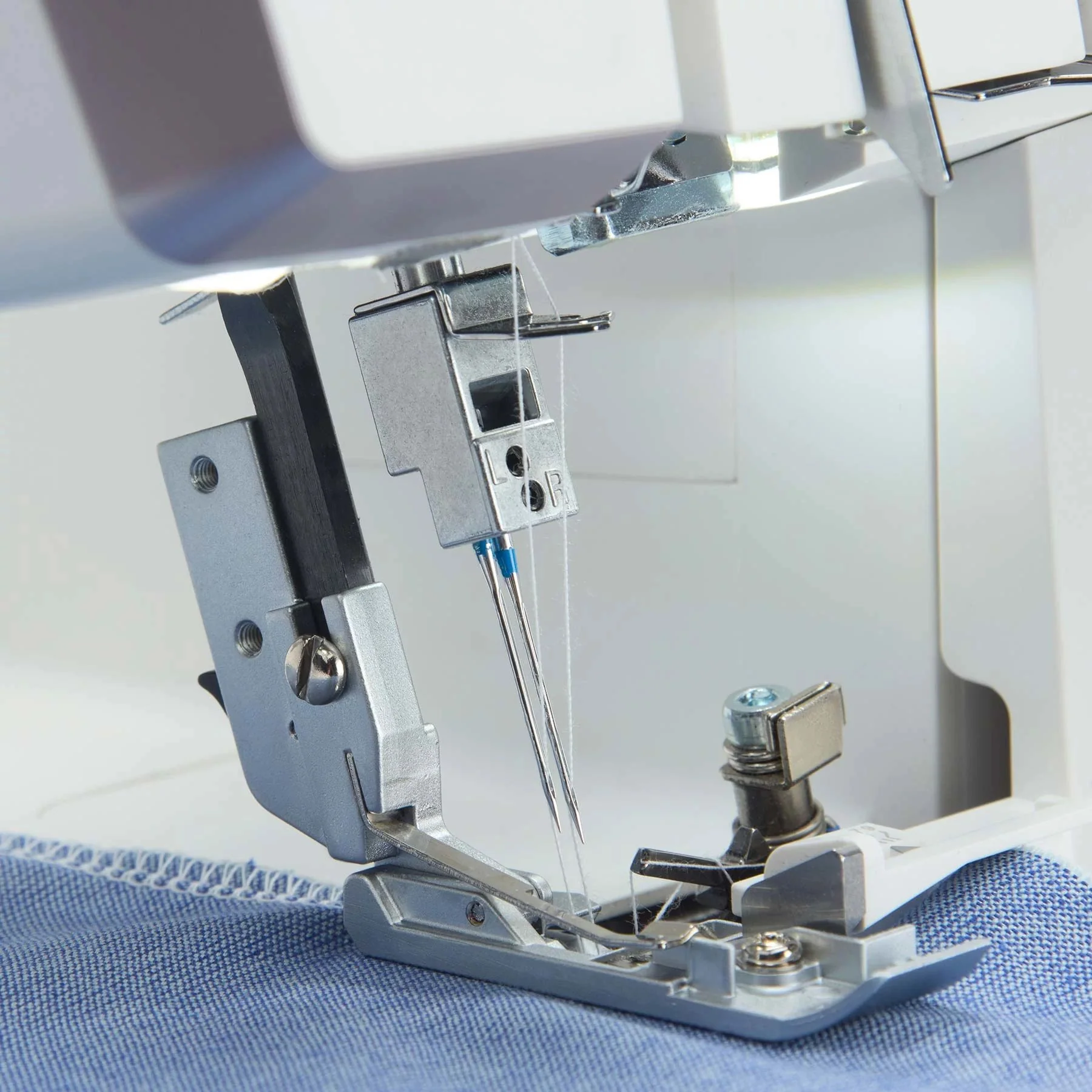 HUSQVARNA® VIKING® AMBER™ S | 300 Overlock Machine