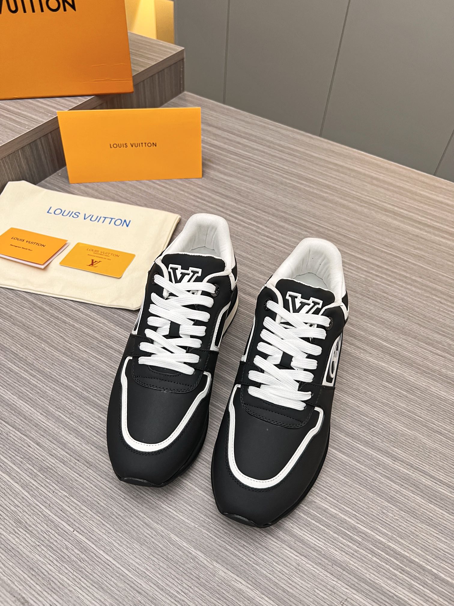 Louis Vuitton 2024ss Runaway Sneaker Size 40-46