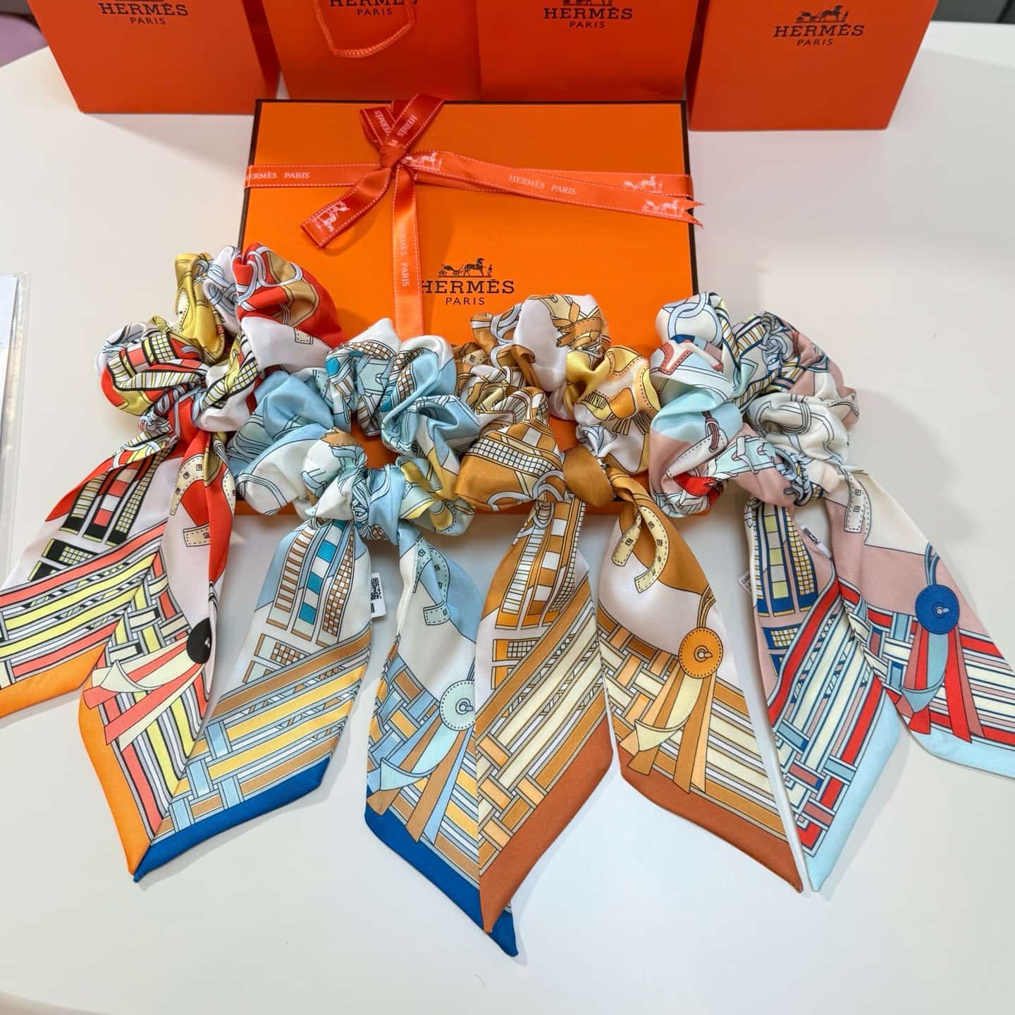 Hermes Brides et Gris-Gris Twilly scarf