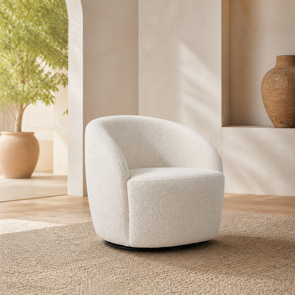 Alma Esencial: un sillón giratorio bouclé color marfil
