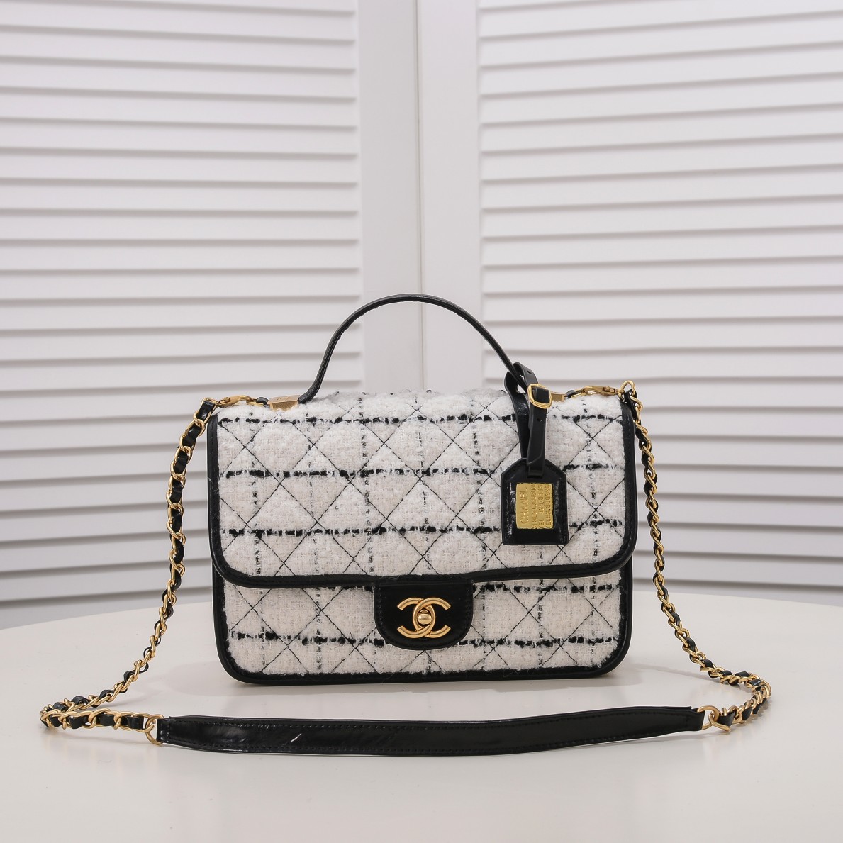 Chanel Chain Shoulder Bags Size 25*18*7cm Black White