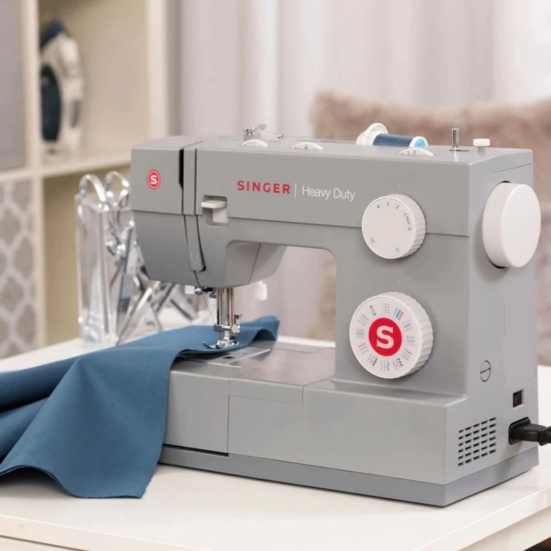 SINGER® Heavy Duty 4452 Sewing Machine & Hard Case Bundle