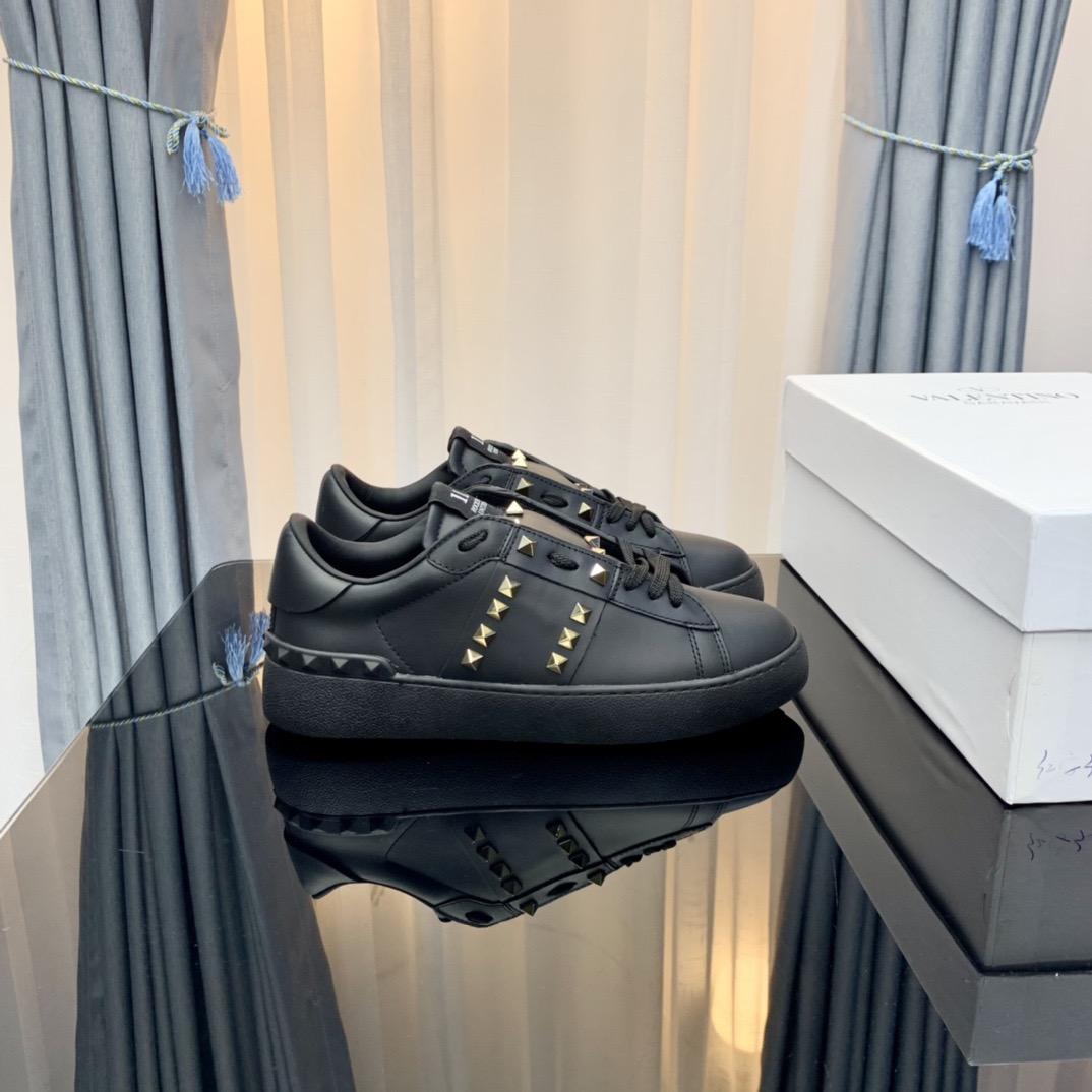 Valentino Rockstud Untitled Sneaker Size 36-45   2-Color