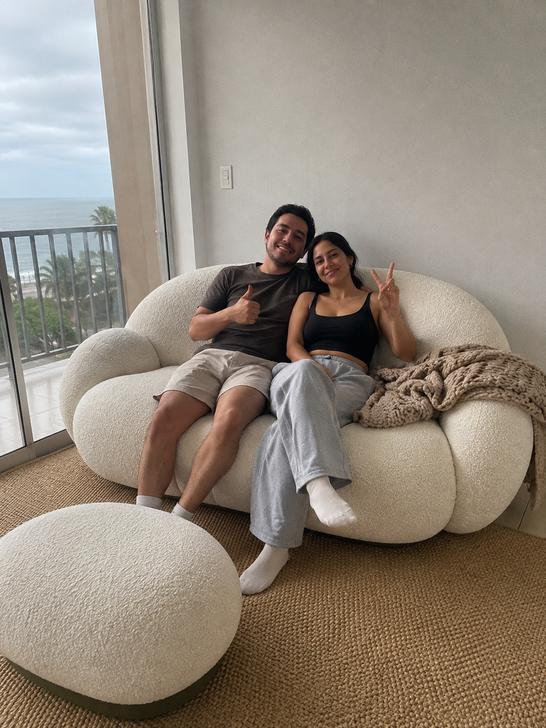Cliente disfrutando AuraCloud en casa