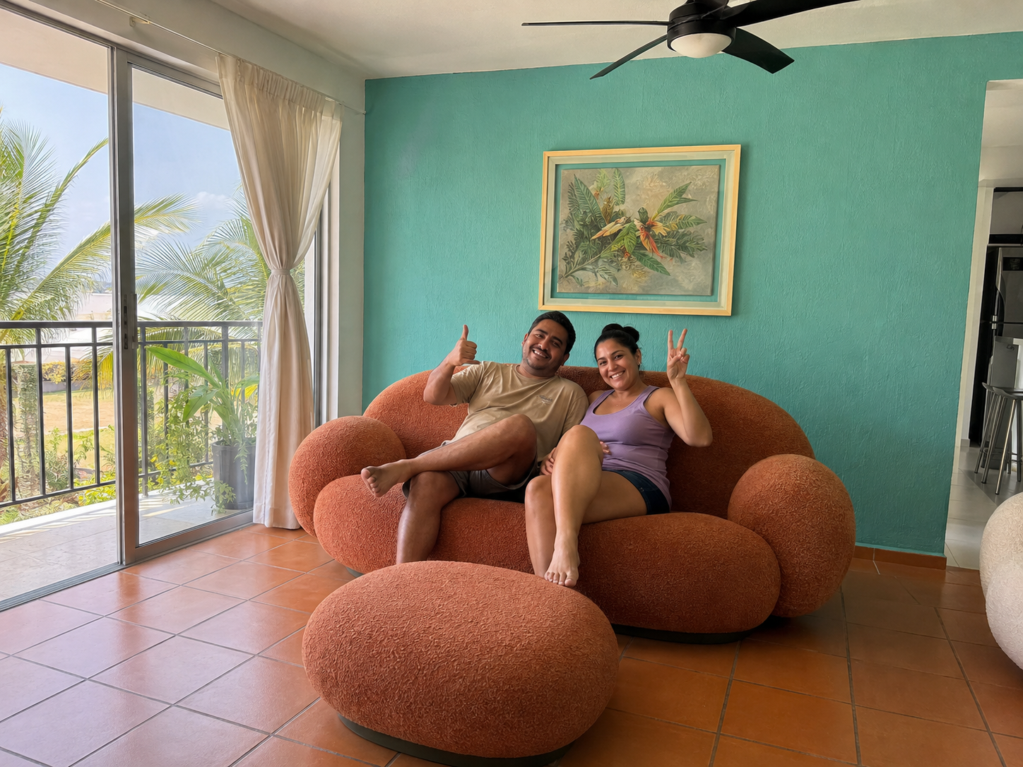Cliente disfrutando AuraCloud en casa