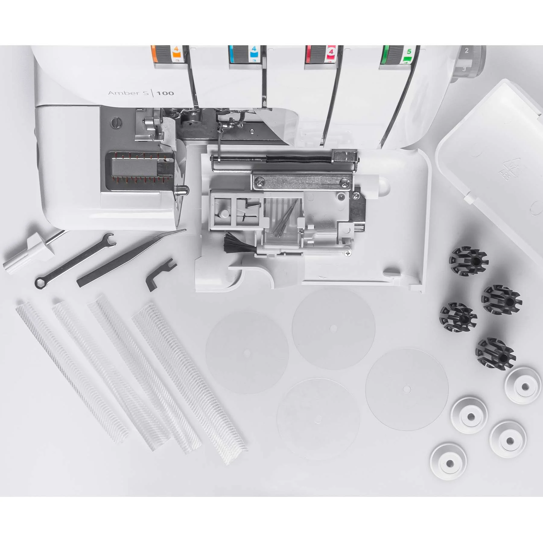 HUSQVARNA® VIKING® AMBER™ S | 100 Overlock Machine Bundle