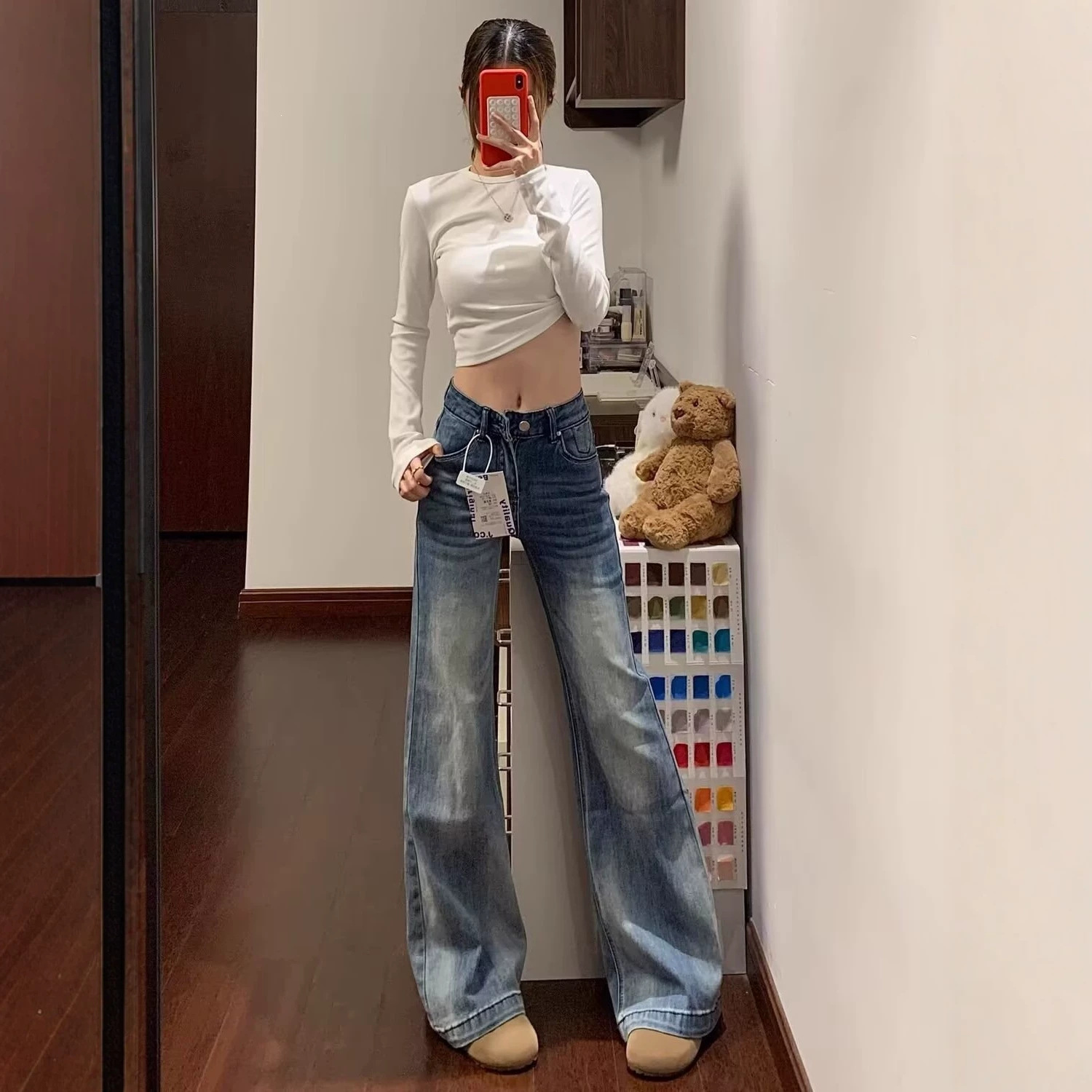 Light blue, non-skinny, slightly flared jeans for women, new summer style, American high-waisted, slimming, straight-leg flared pants.