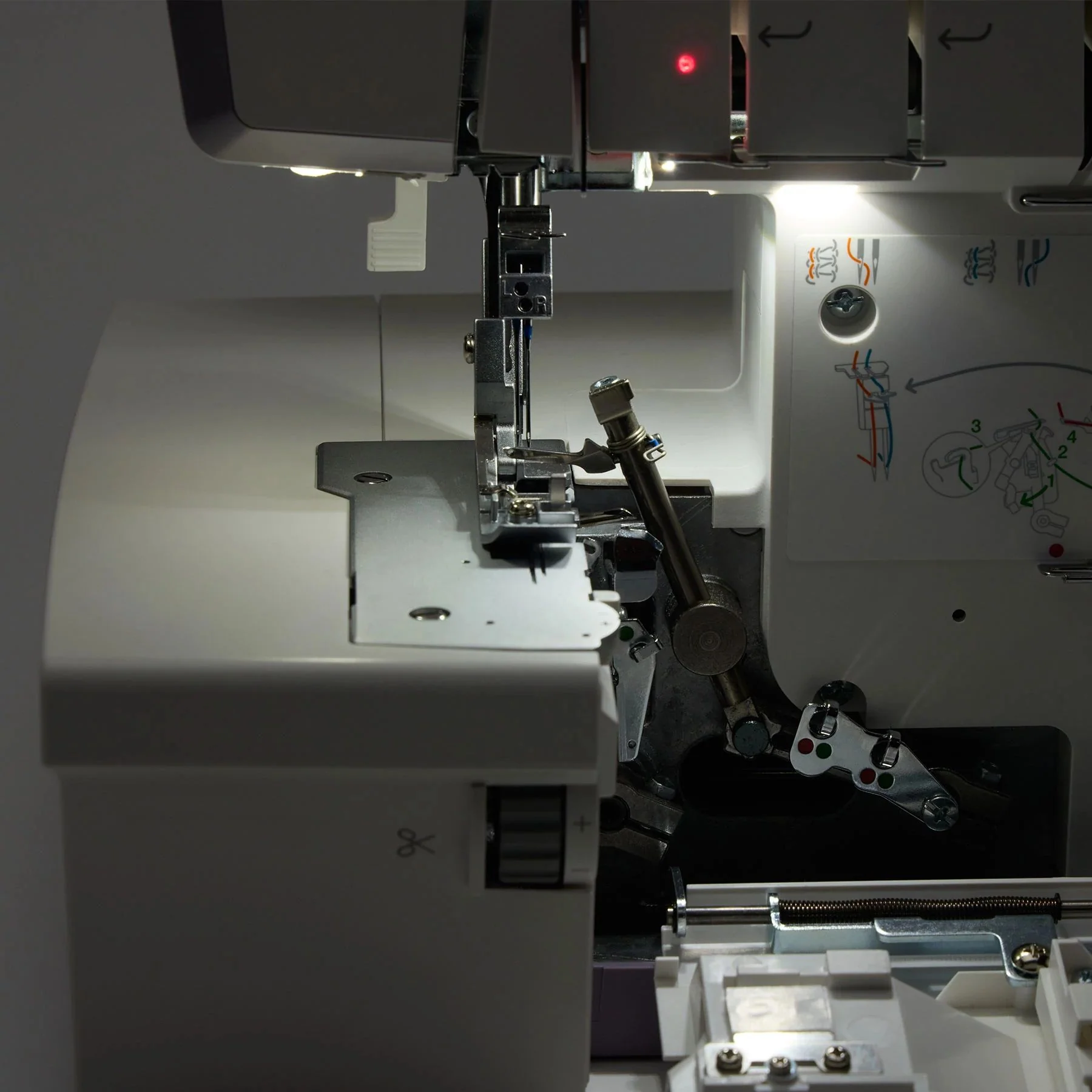 HUSQVARNA® VIKING® AMBER™ S | 300 Overlock Machine
