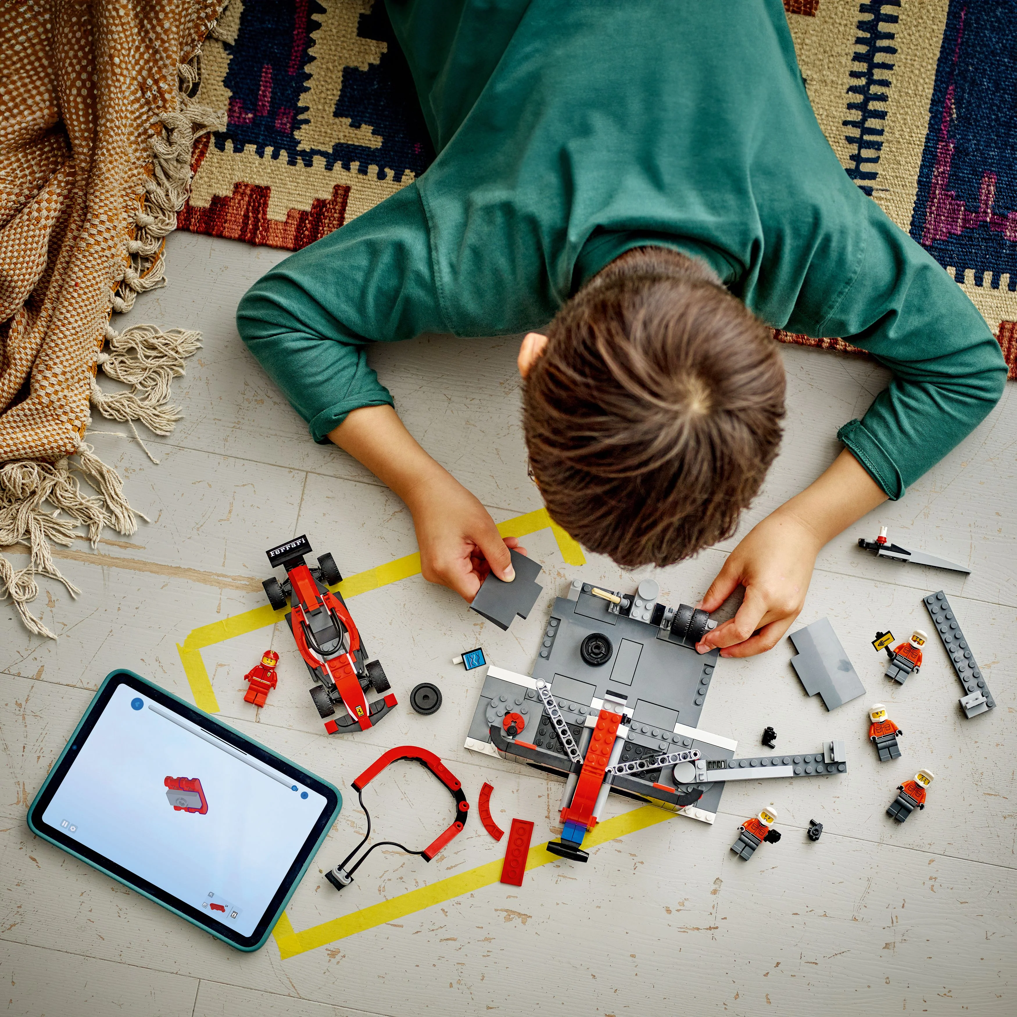 LEGO® City F1® Pit Stop & Pit Crew with Ferrari Car