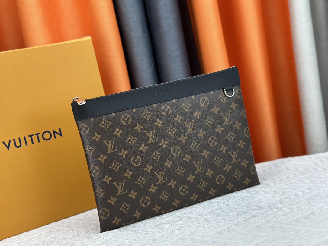 Louis Vuitton M62291 Pochette apollo Clutch Bags Size 34*25*2cm