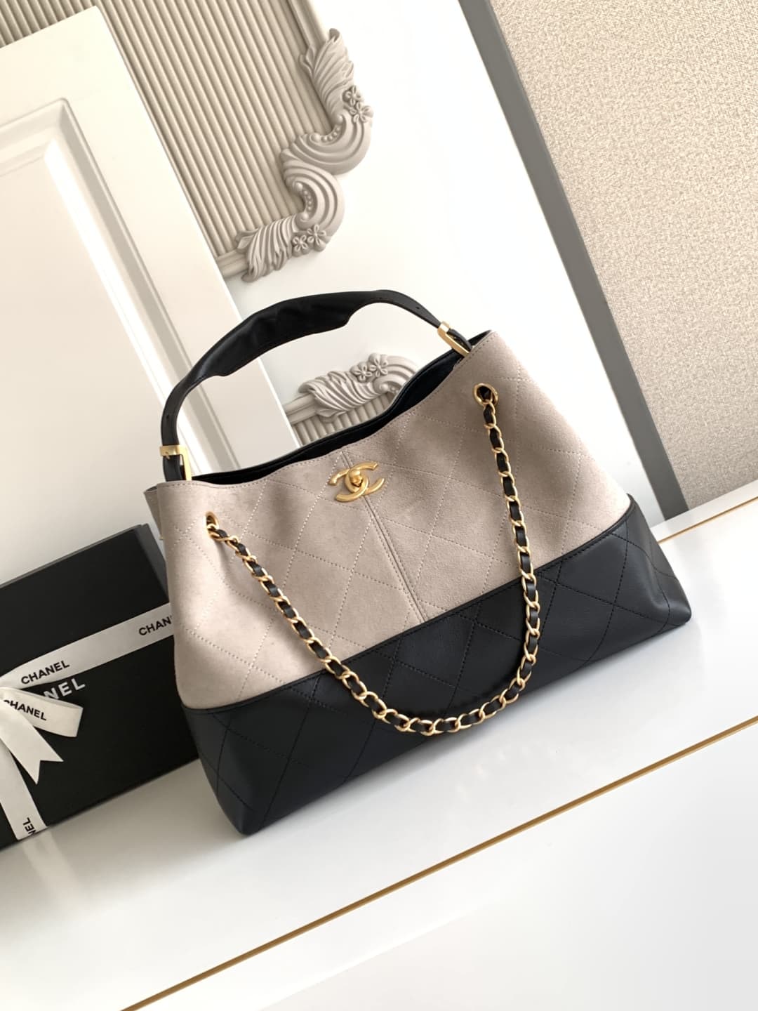 Small Shopping Bag Suede Calfskin, Shiny Lambskin & Gold-Tone Metal AS5634 A