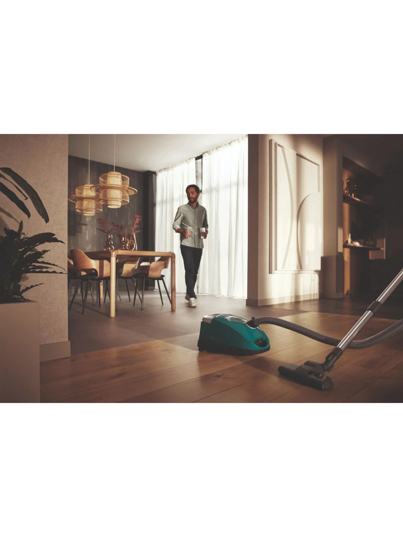 Compact C2 Flex Vacuum Cleaner