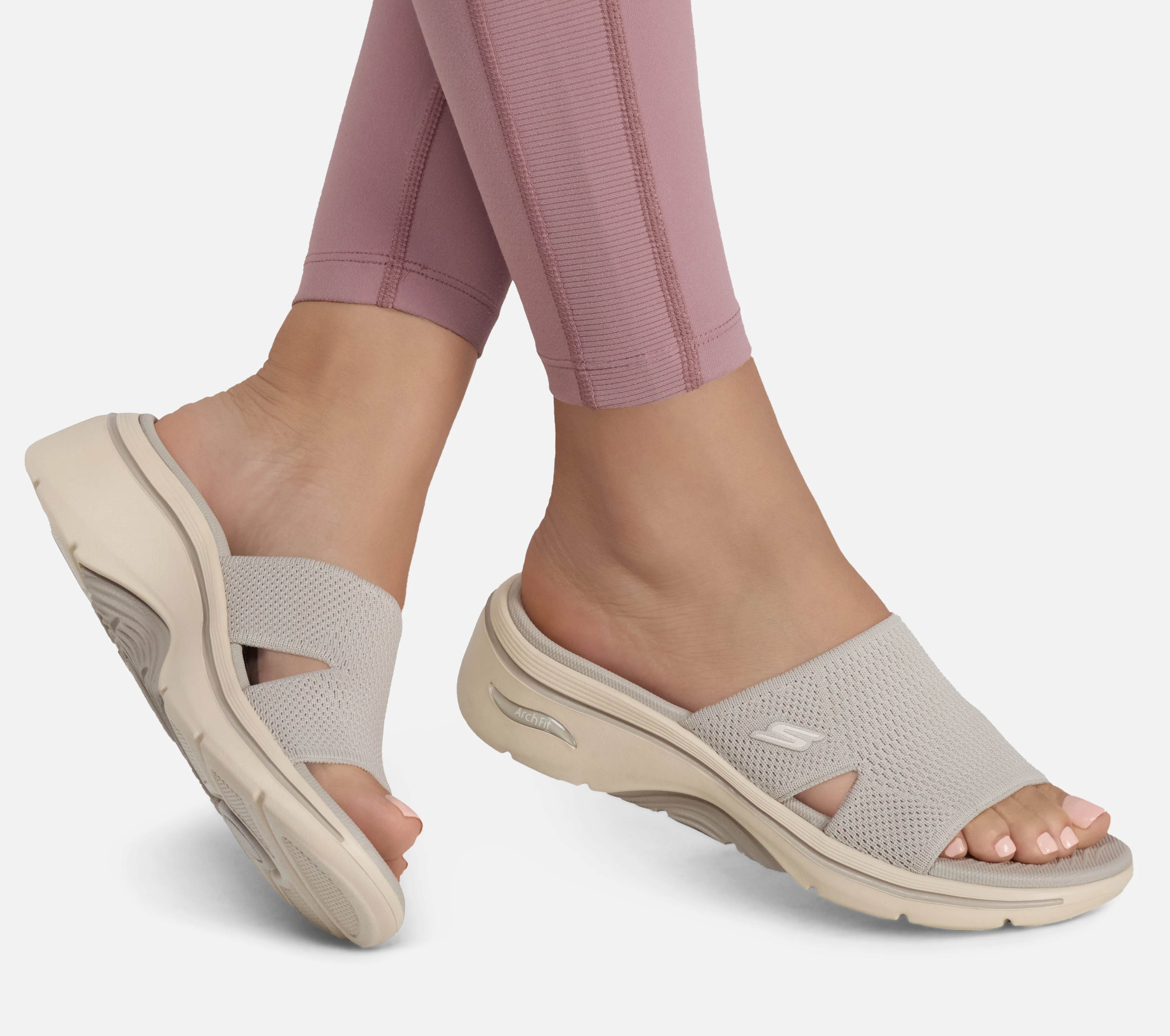 Wide Fit: Go Walk Arch Fit 2.0 - Dakota