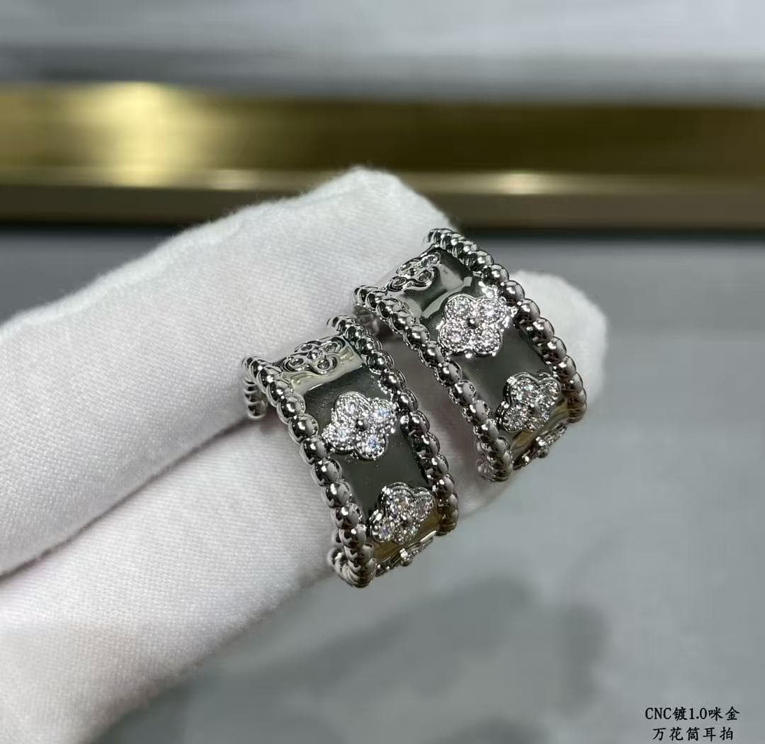 Van Cleef & Arpels Perlée clovers hoop earrings High