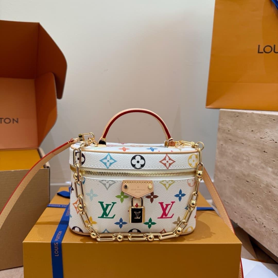 B Louis Vuitton