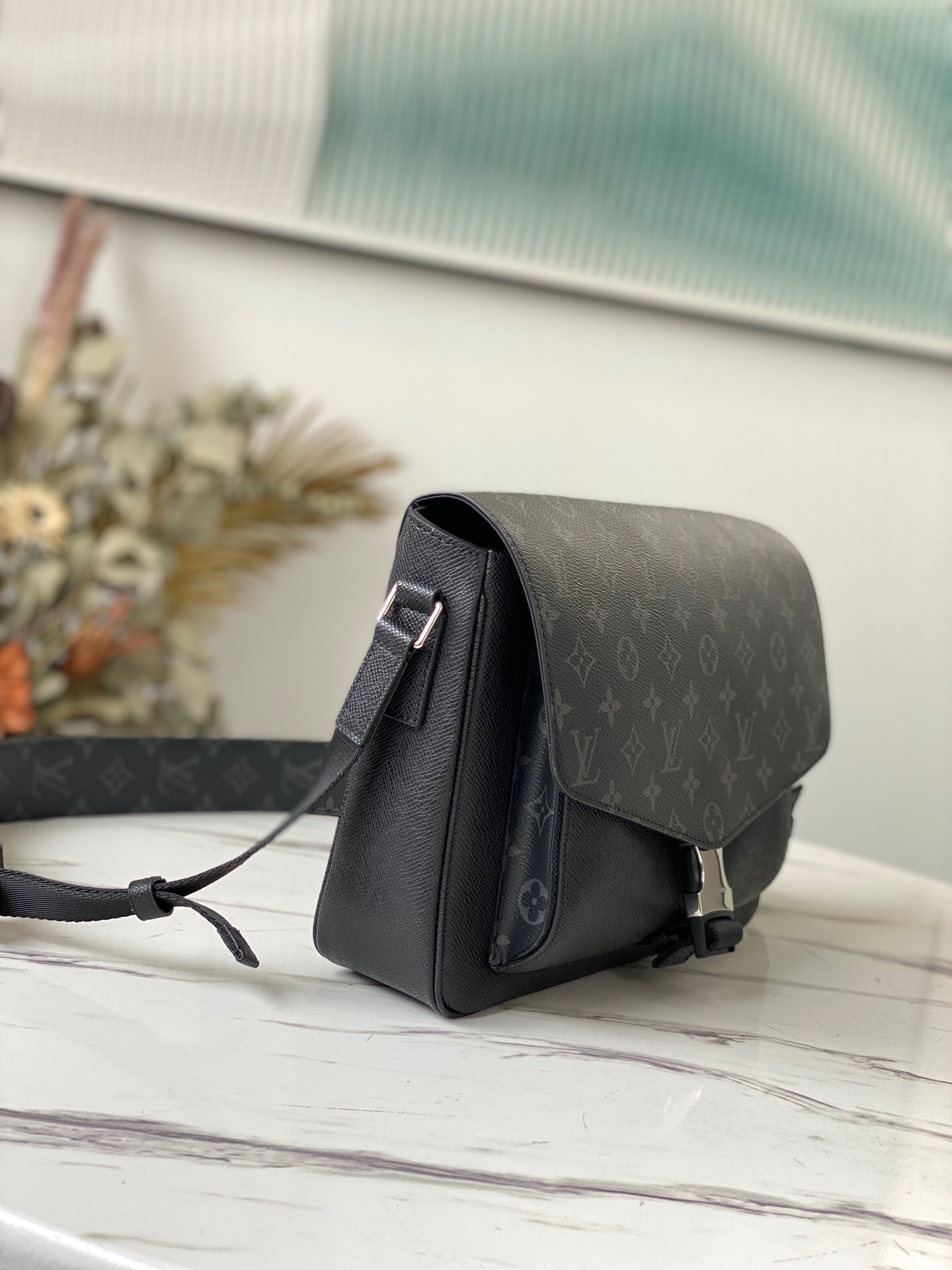 Louis Vuitton M30746 Taigarama Men Shoulder Bags Size 29*23*11.5cm