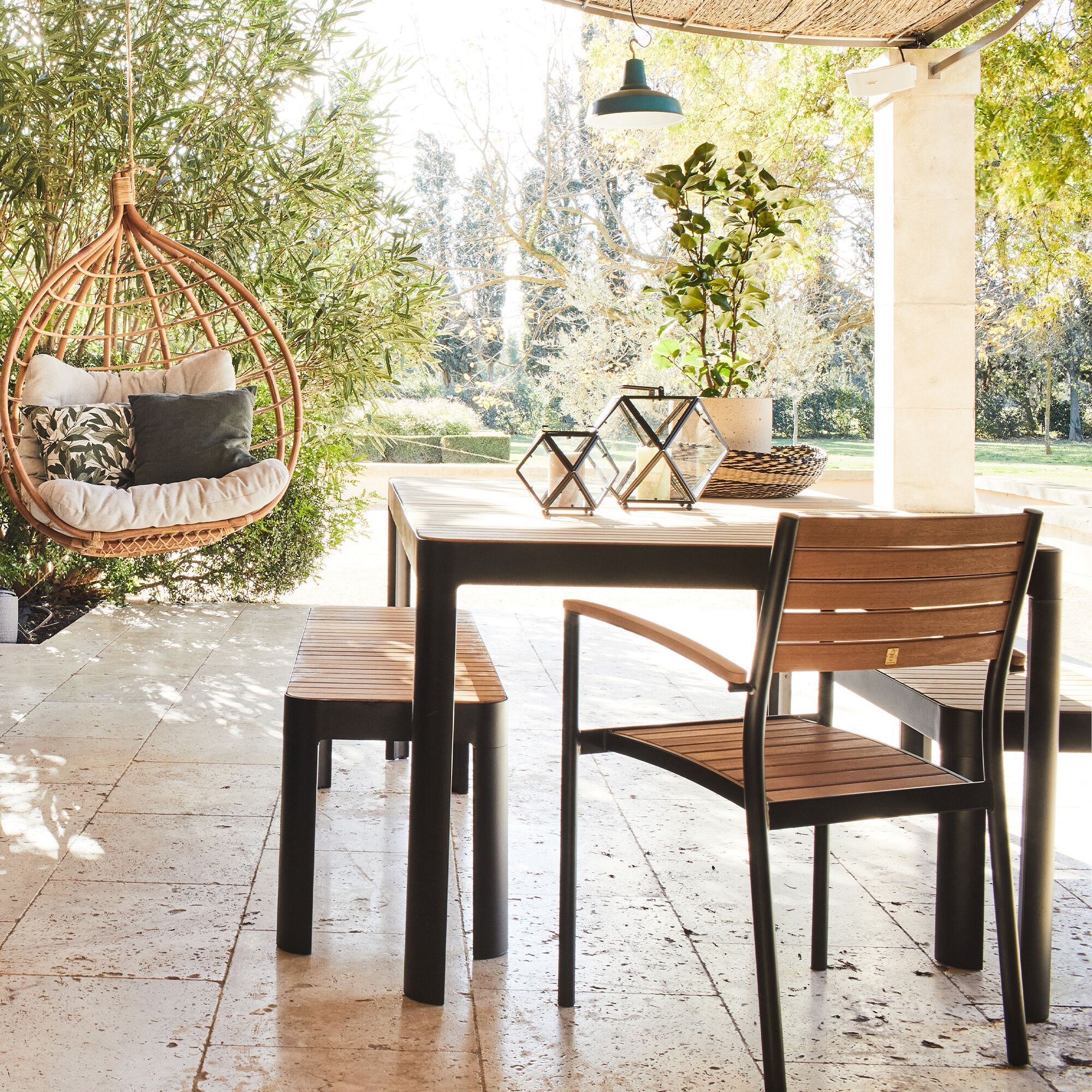 TASTA - Table de repas jardin en aluminium et teck - bois clair (6 places)