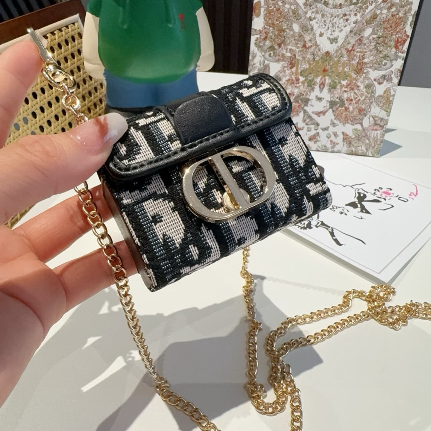 Dior Montaigne Bluetooth Earphone Case/Earphone Cover