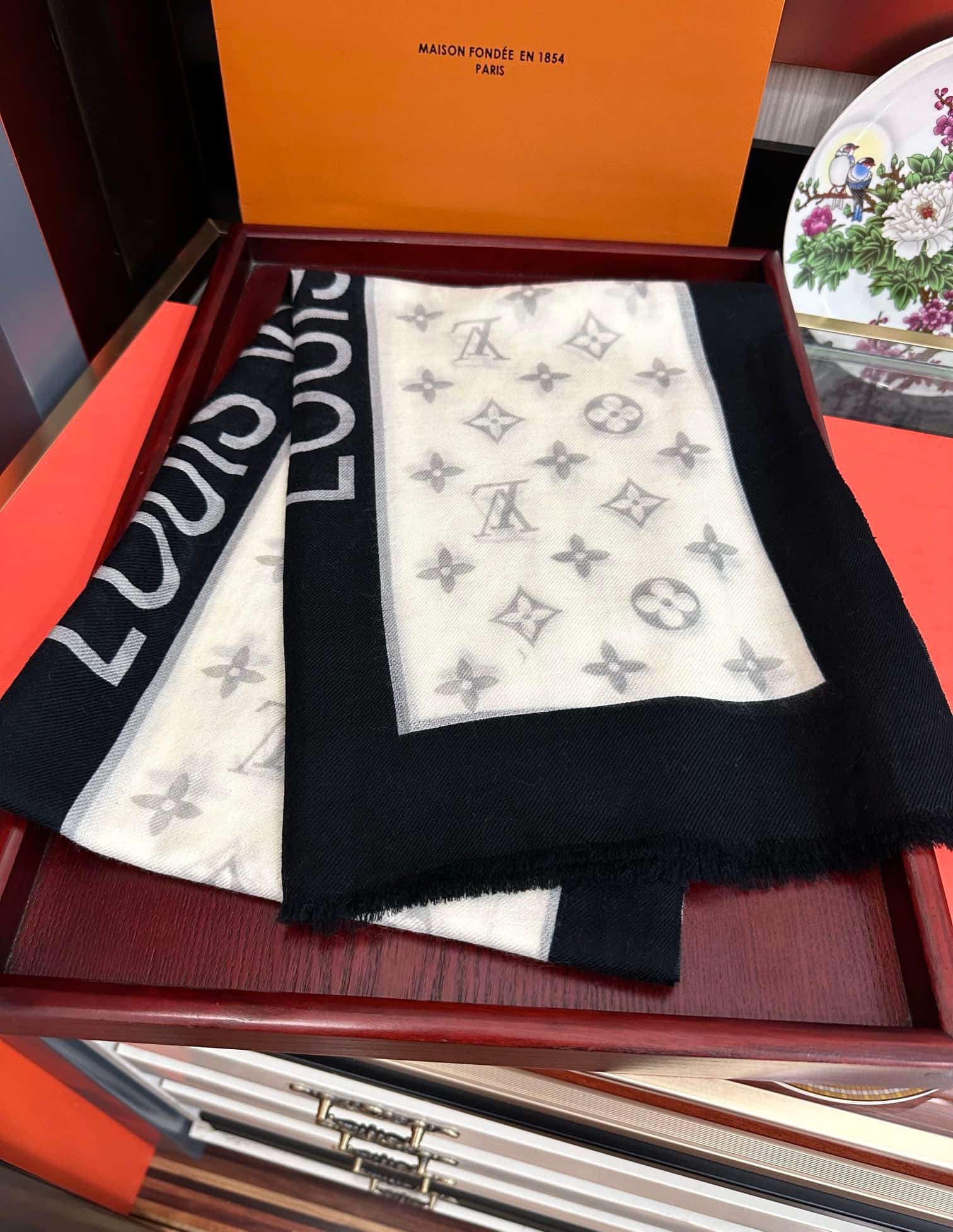 Louis Vuitton Monogram Blast scarf