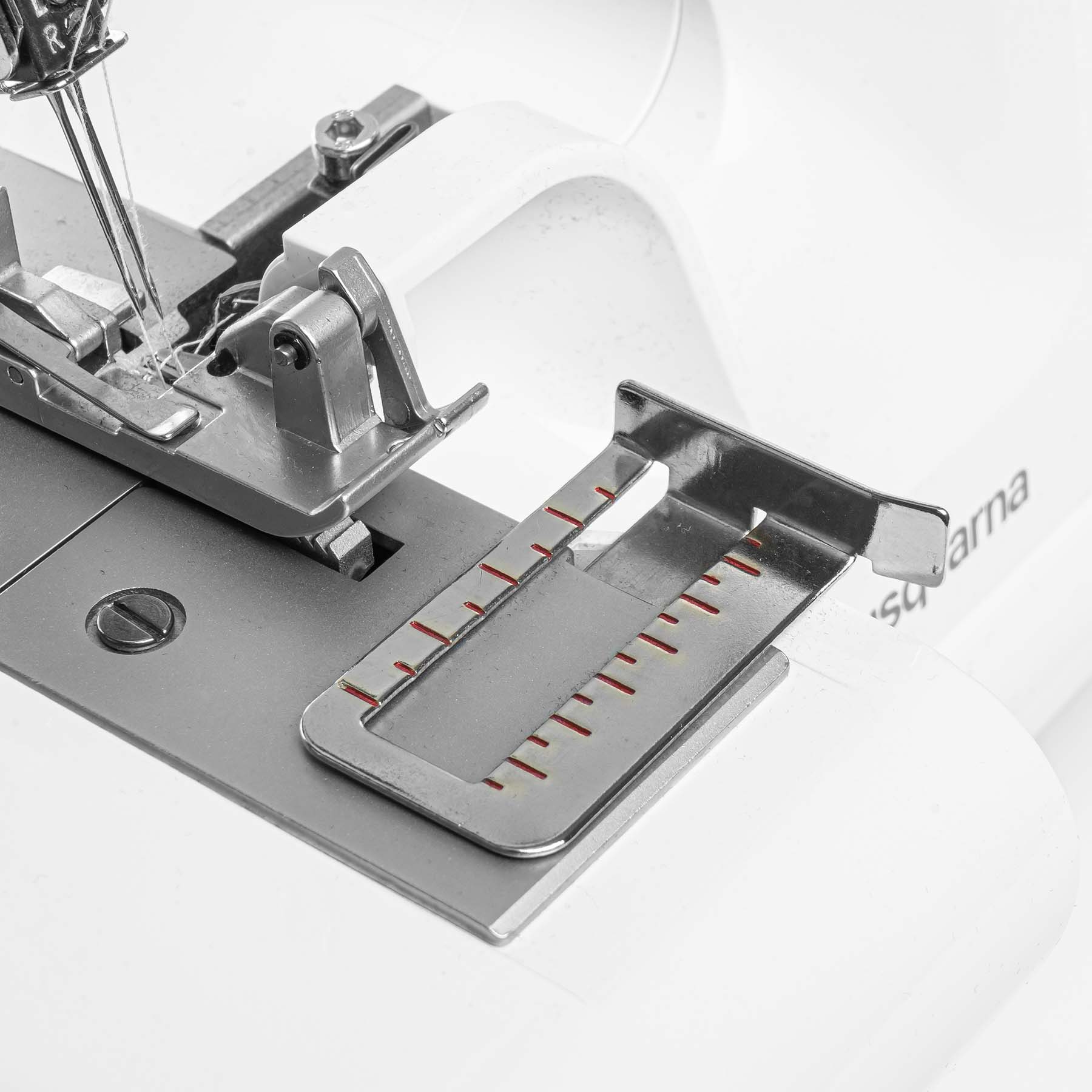 HUSQVARNA® VIKING® AMBER™ S | 100 Overlock Machine Bundle