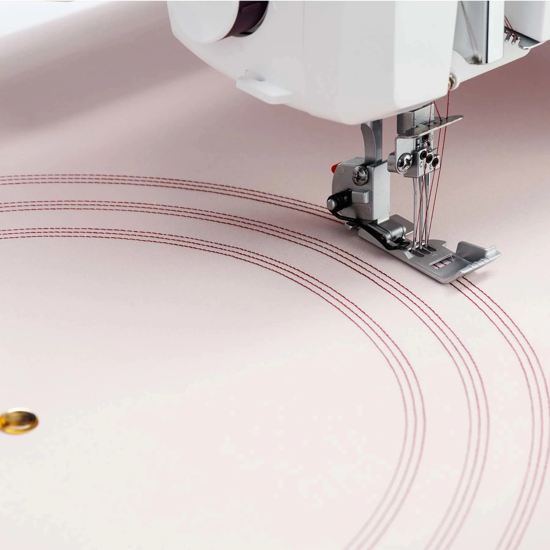 HUSQVARNA® VIKING® Refurbished AMBER™ Air S | 600 Coverlock Machine