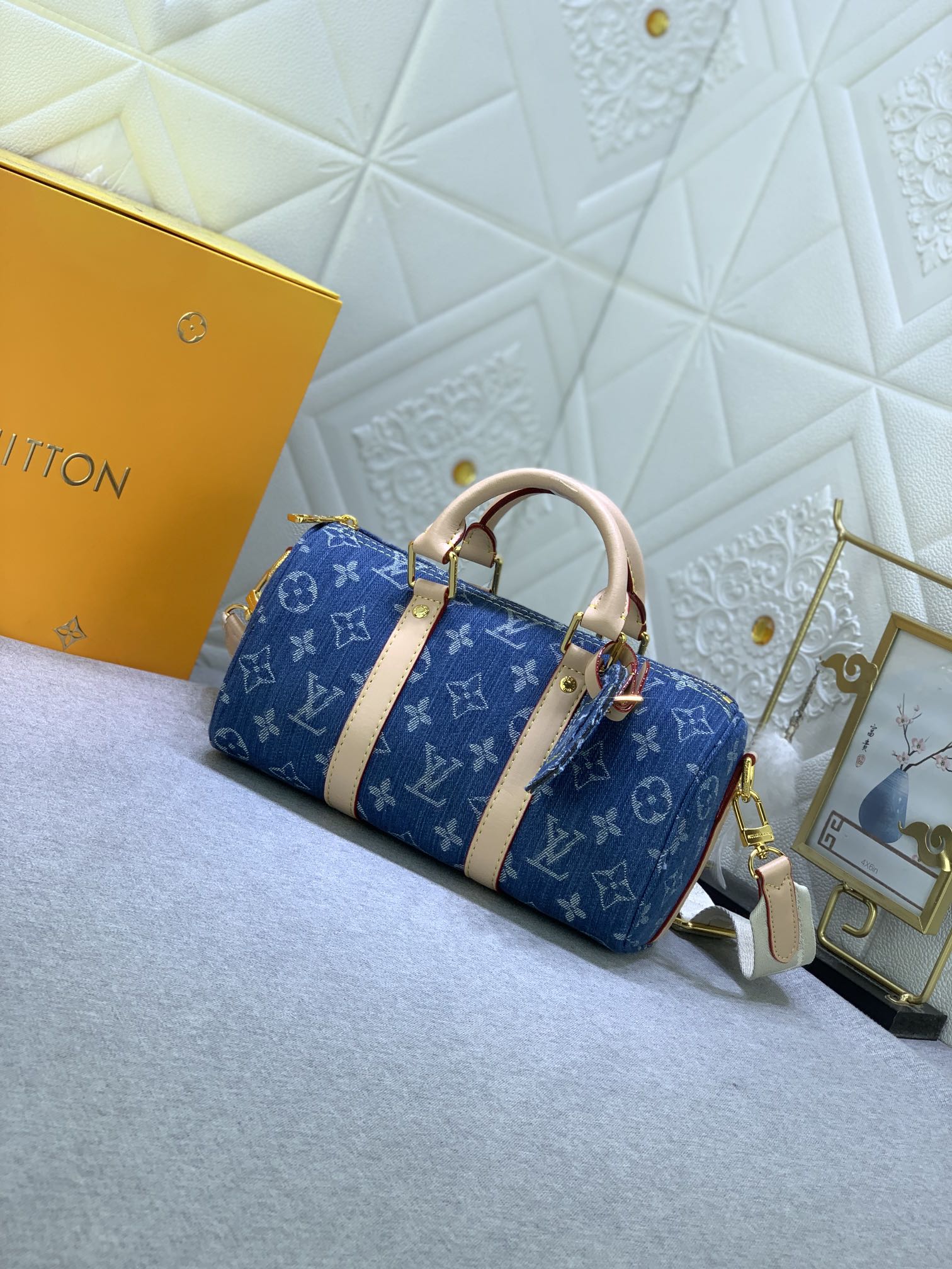 Louis Vuitton Monogram Eclipse Reverse Keepall 25 Travel Bags Size 25*15*11cm