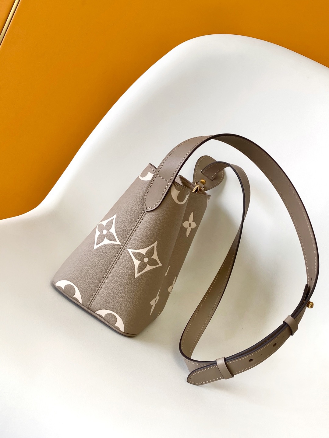 Louis Vuitton M13045 Women Shoulder Bags Size 16*18*12cm