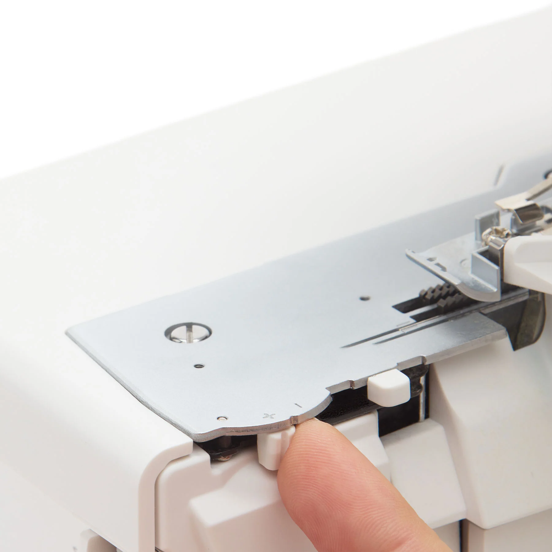SINGER® S0600 Serger