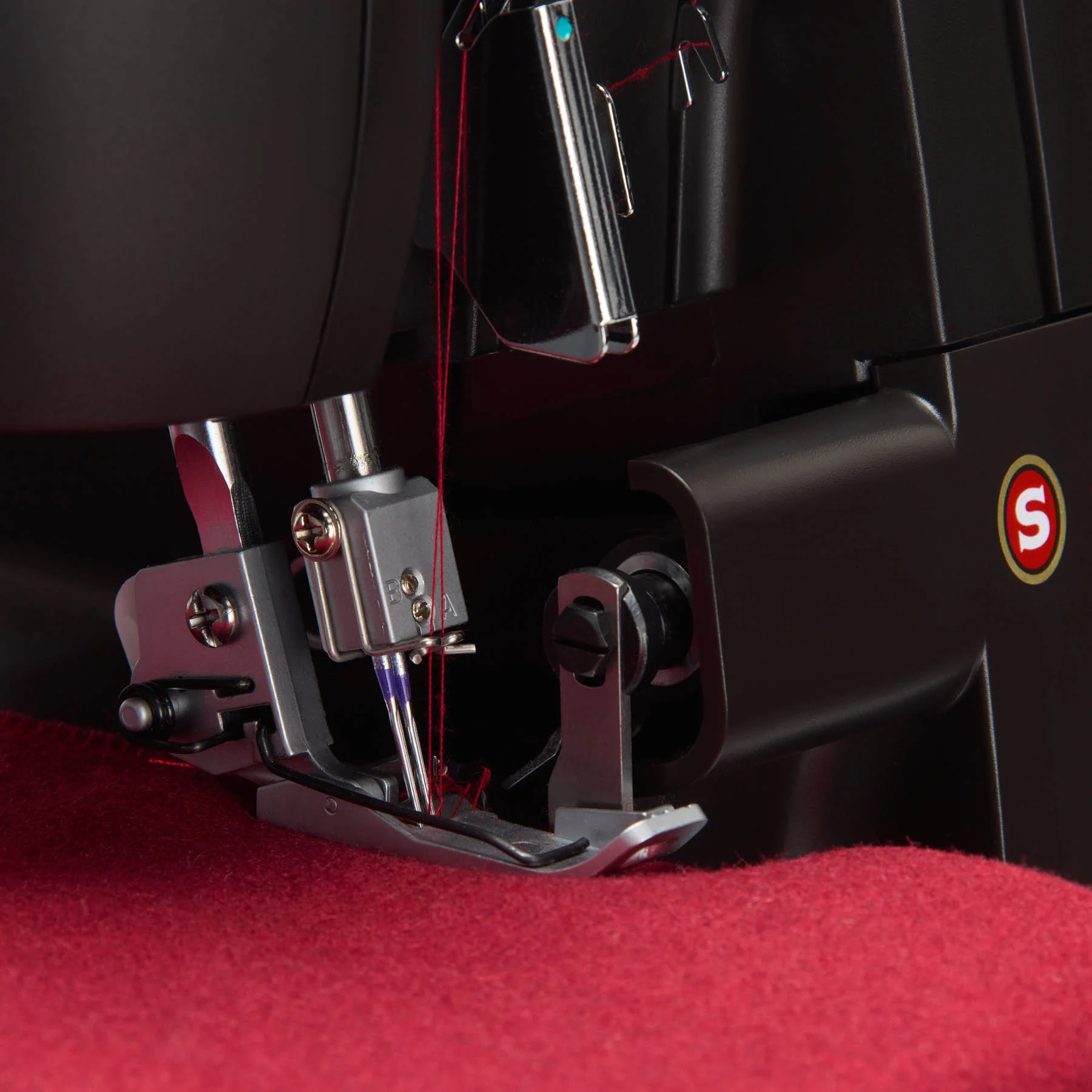 SINGER® HD0500S Classic Black Serger