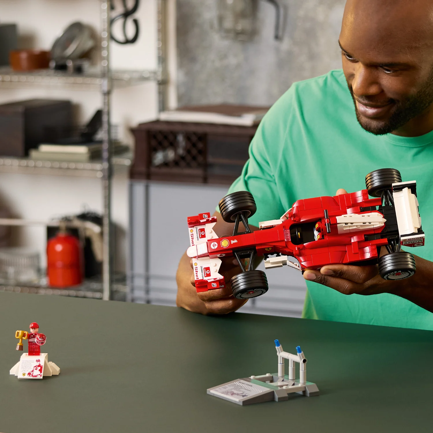 LEGO® Icons Ferrari F2004 & Michael Schumacher