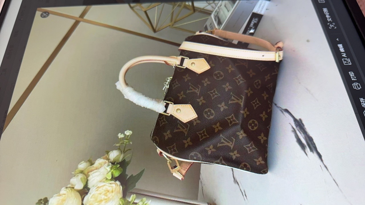Louis Vuitton Speedy 30 Handbag, Monogram Canvas with Strap Size 25 x 19 x 15 cm