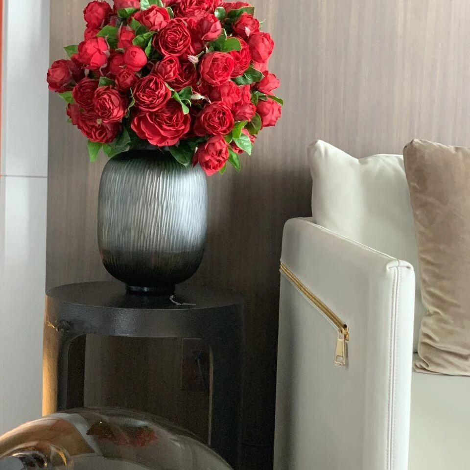 Maxim Vase with Red Roses