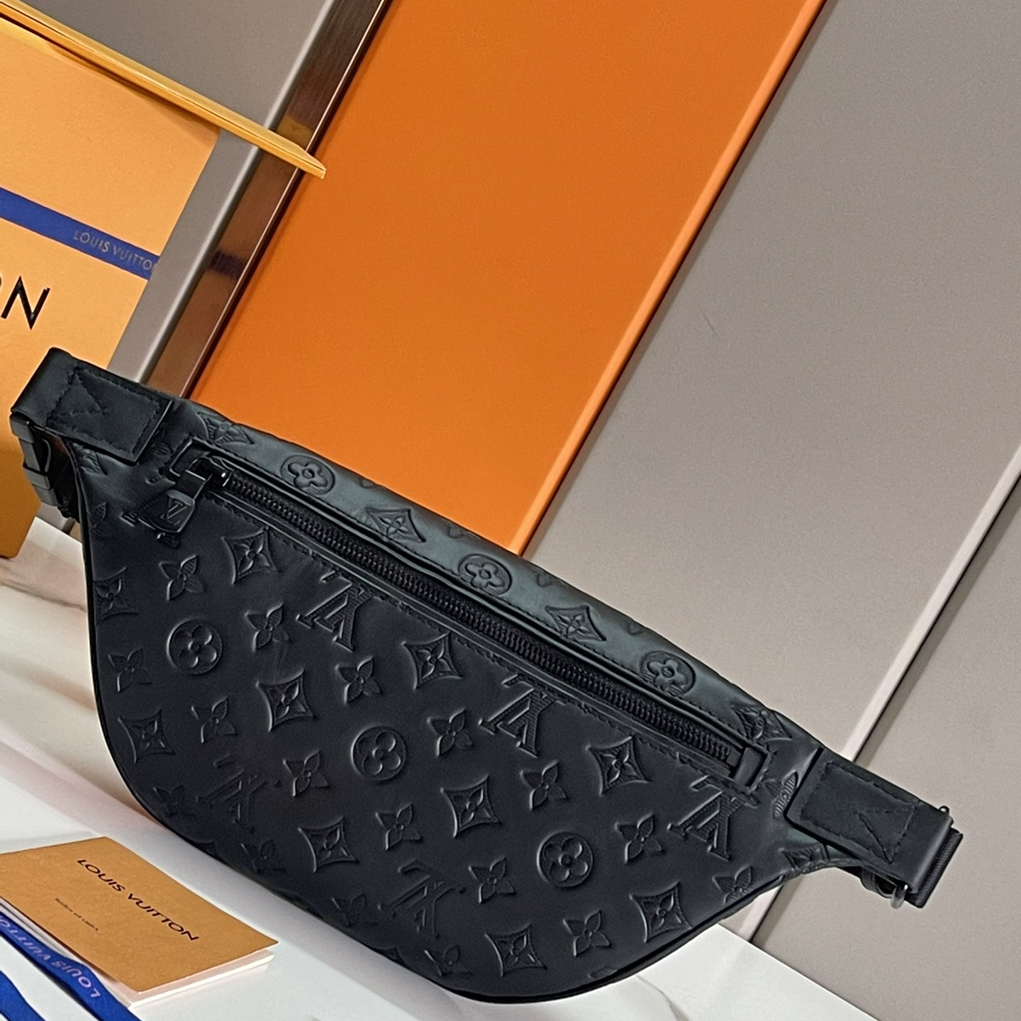 Louis Vuitton M46036 Discovery BumbagMen Bags Size 44*15*9cm