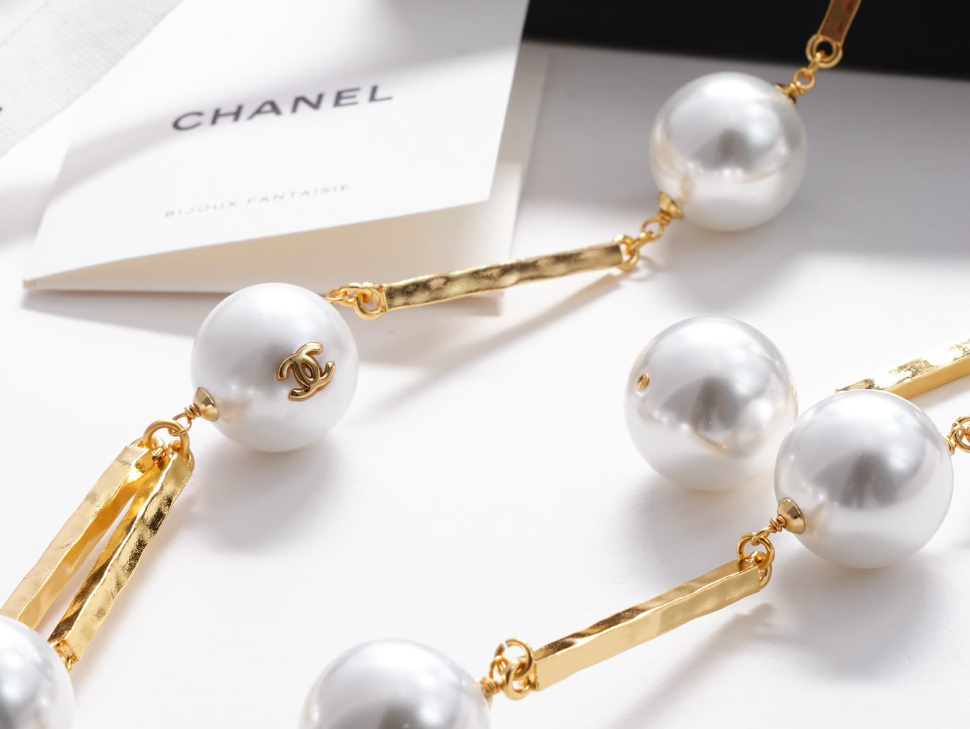 Chanel Necklace Metal & Resin Gold & Pearly White High