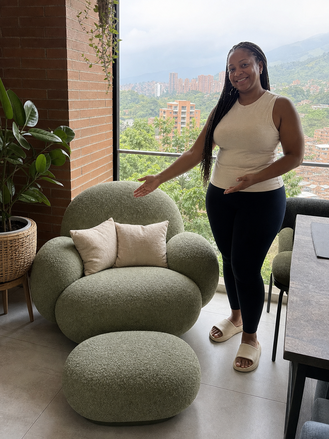 Cliente disfrutando AuraCloud en casa