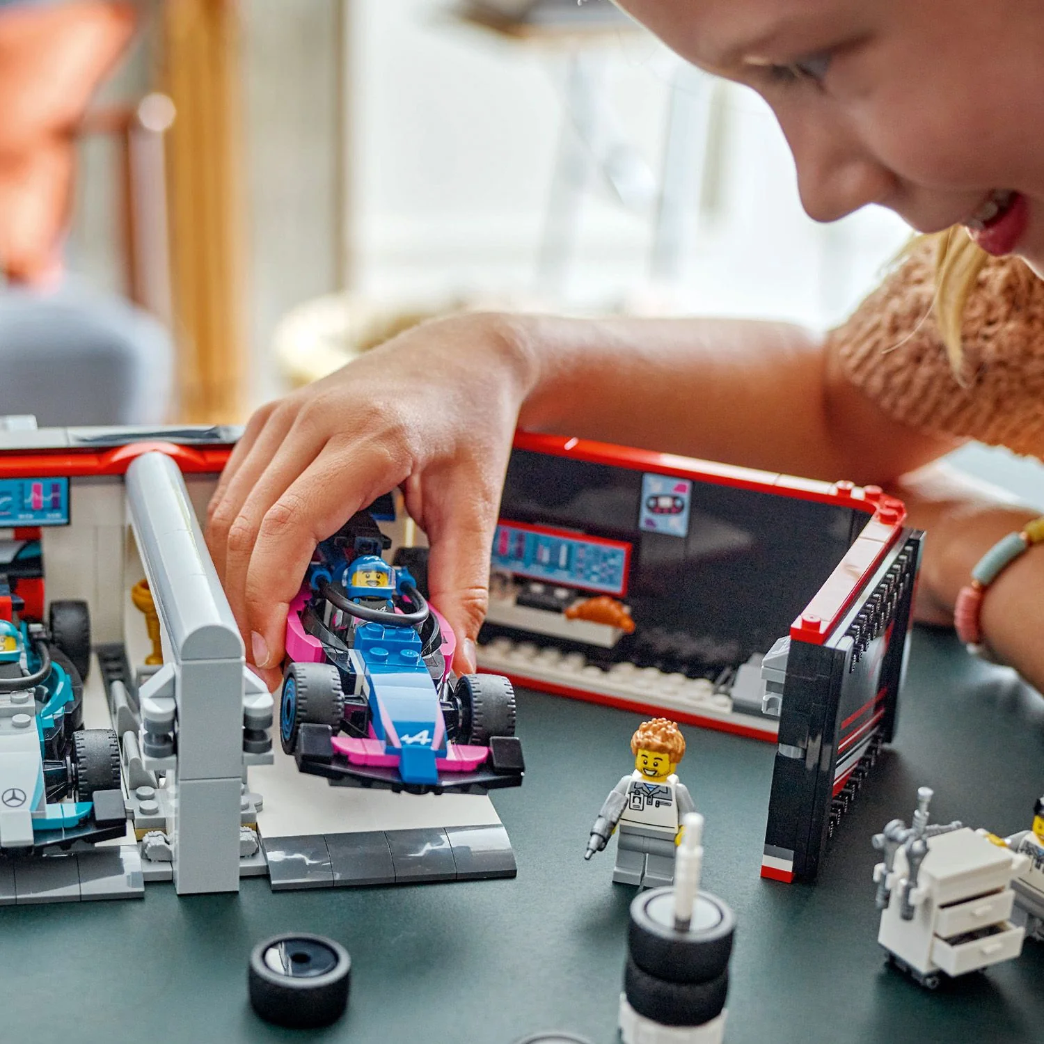 LEGO® City F1® Garage & Mercedes-AMG & Alpine Cars