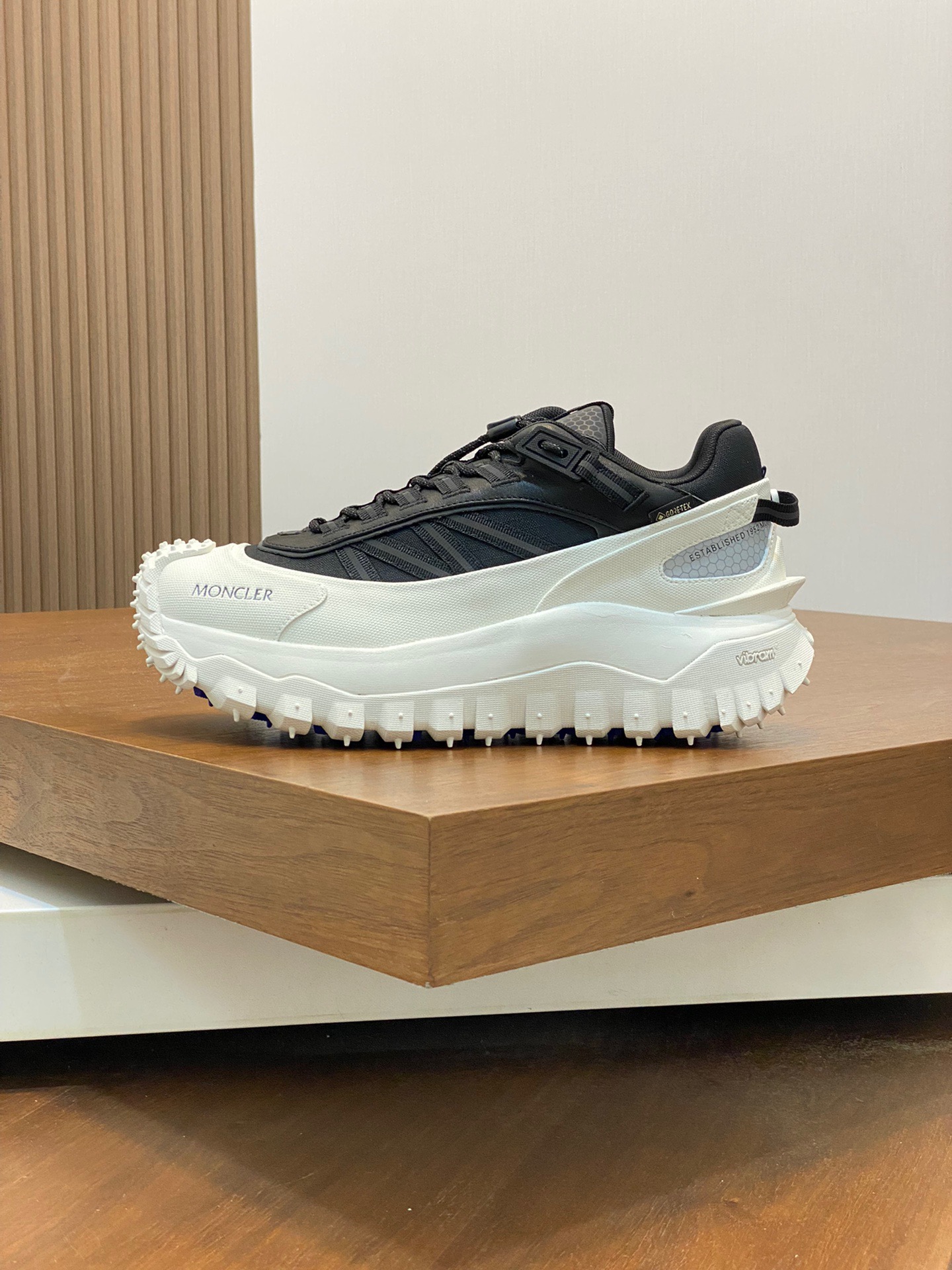Moncler Trailgrip Gtx Sneaker Size 40-45