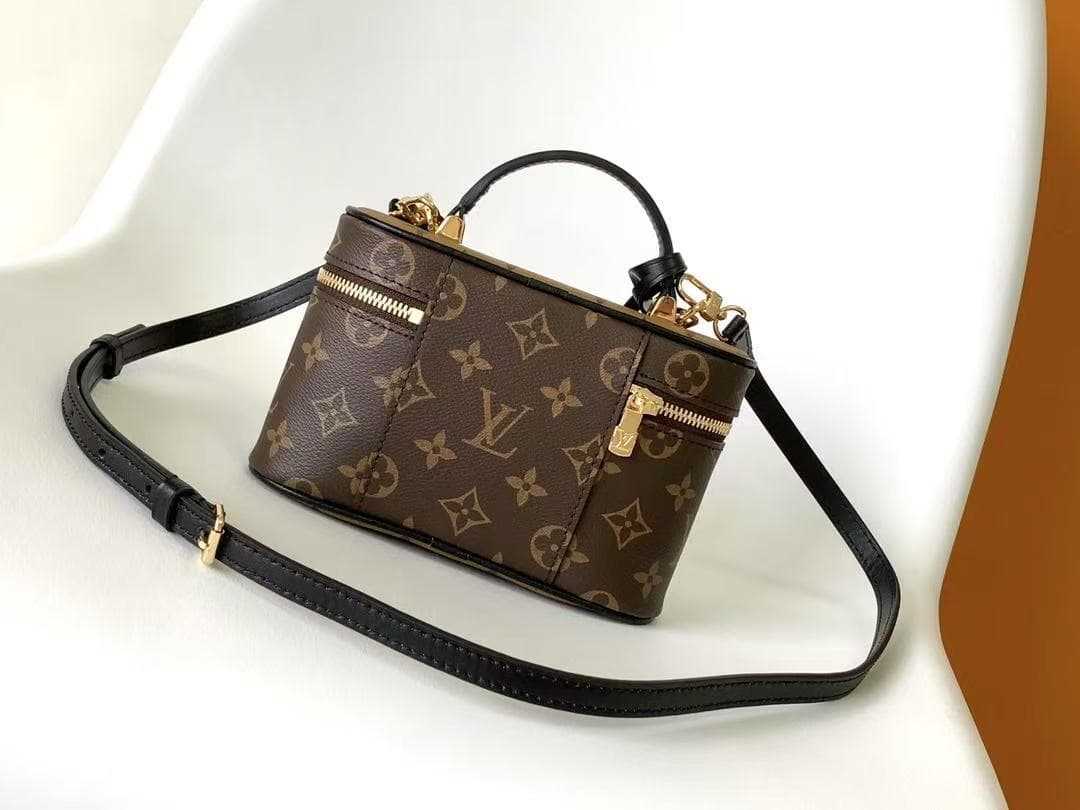 Louis Vuitton Vanity Chain Pouch Monogram Canvas M47125 High