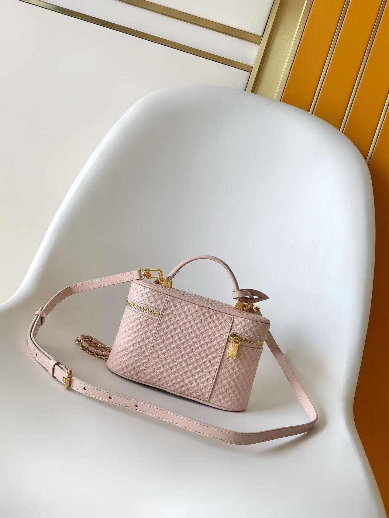 Louis Vuitton Vanity Chain Pouch Light Bliss Calfskin leather M29344 High