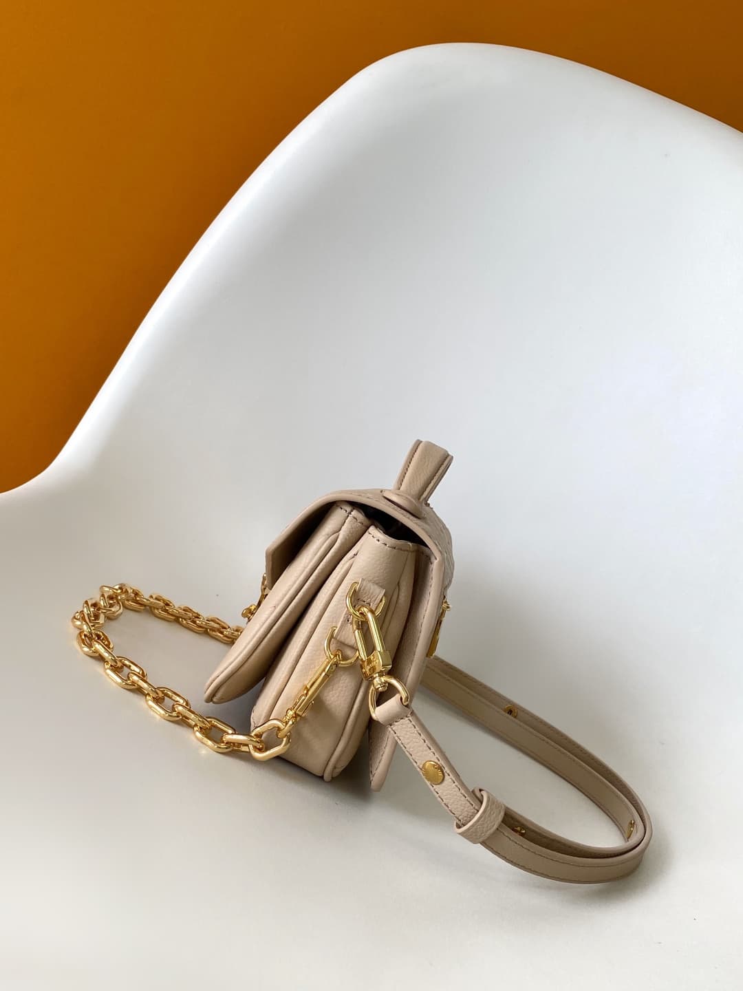 Louis Vuitton POCHETTE MÉTIS EAST WEST Sand Grained cowhide leather M14322 High