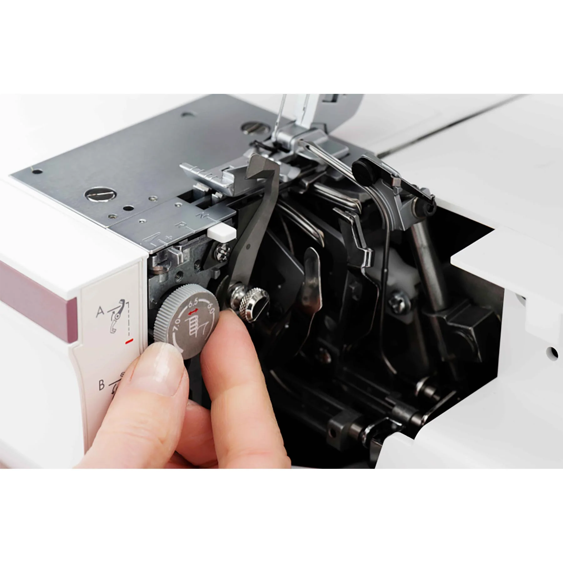 HUSQVARNA® VIKING® AMBER™ Air S | 500 Coverlock Machine