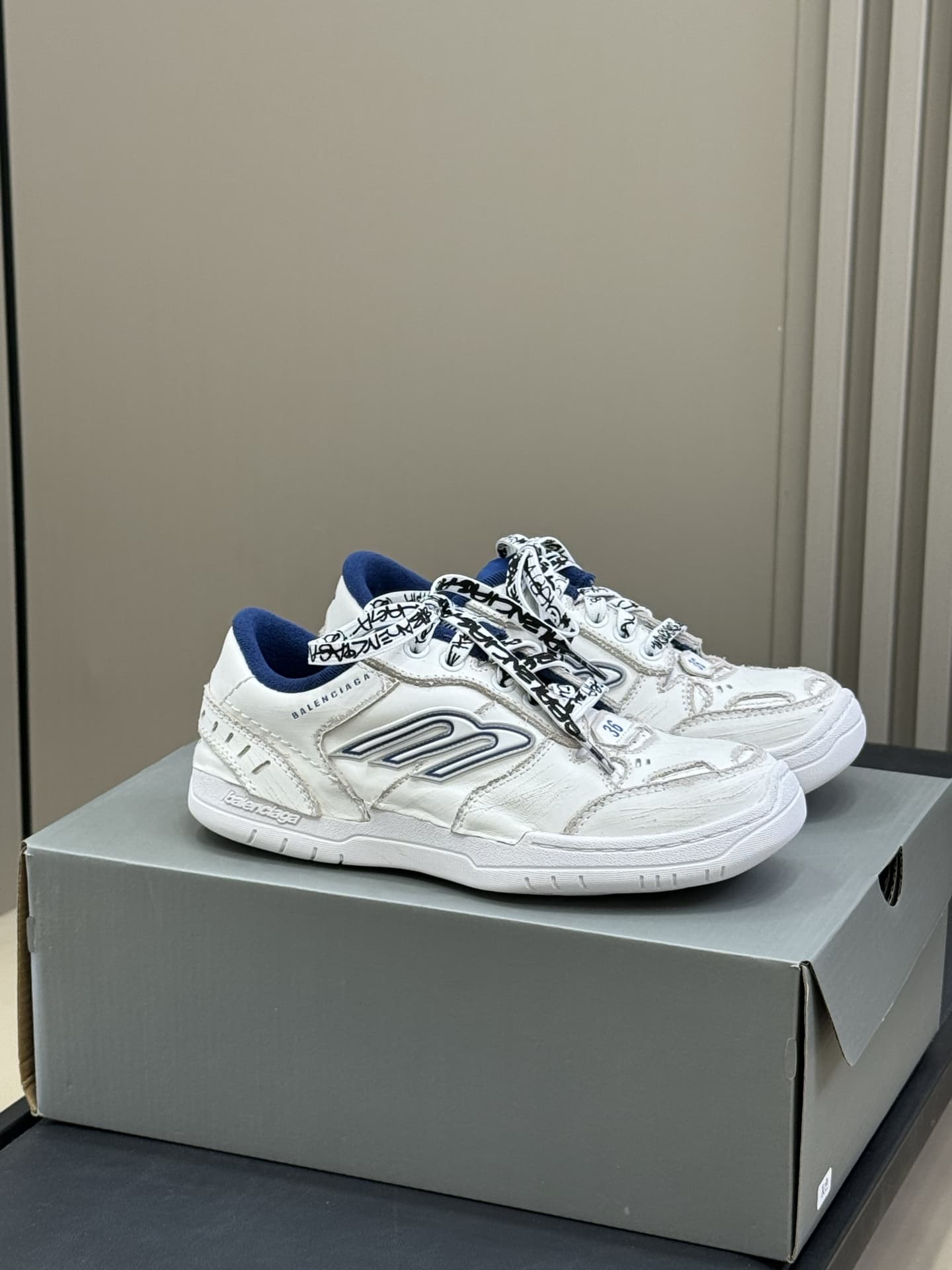 Balenciaga Hamptons Worn-out Sneaker Shoes Men Women