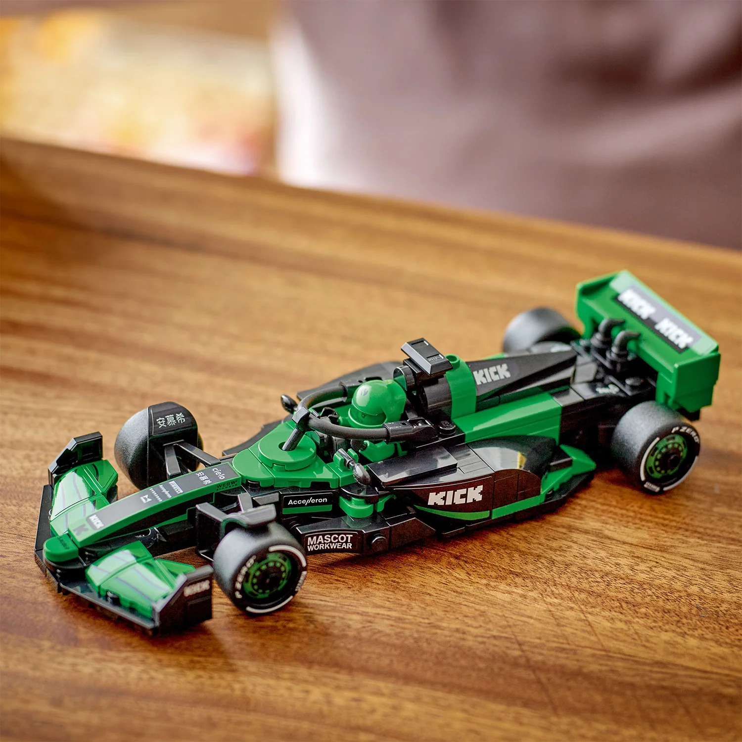 LEGO® Speed Champions - KICK Sauber F1® Team C44 Race Car