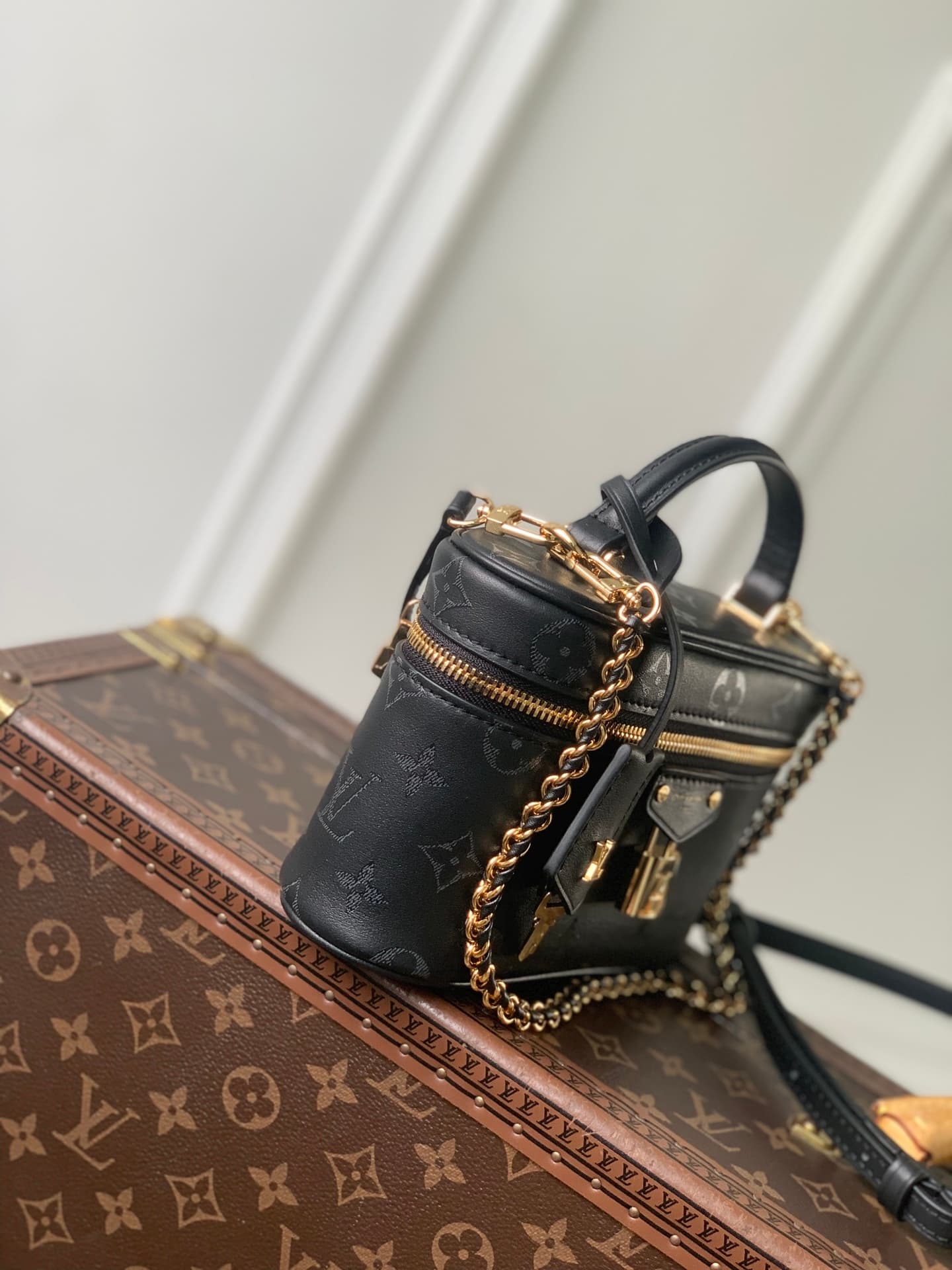 Louis Vuitton Vanity Chain Pouch Boldly Black Calfskin leather M3A372 High
