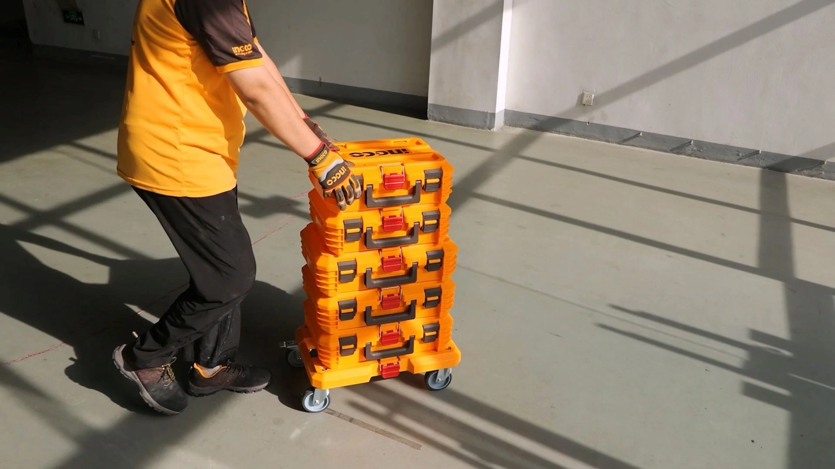 INGCO Stackable 19 Inch Plastic Toolbox 480 x 320 x 148