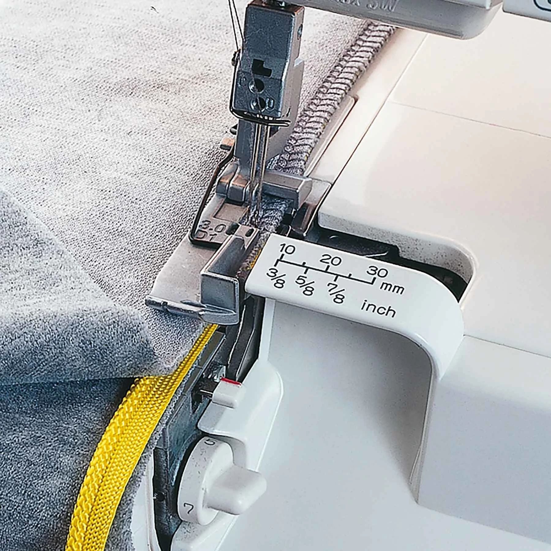 HUSQVARNA® VIKING® Refurbished HUSKYLOCK™ s21 Overlock Machine