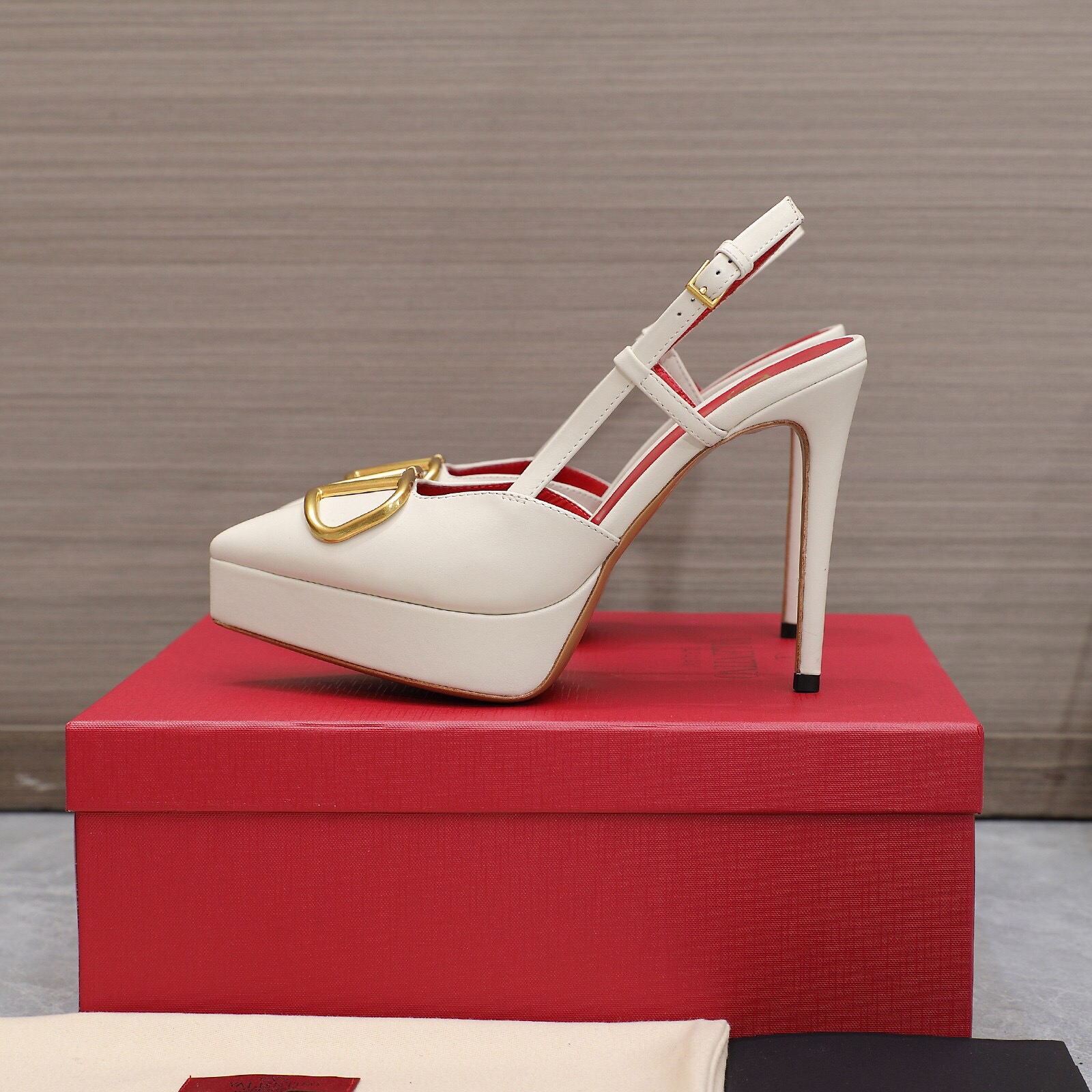 Valentino Vlogo Signature Calfskin Slingback Pumps Size 35-41 4-Color