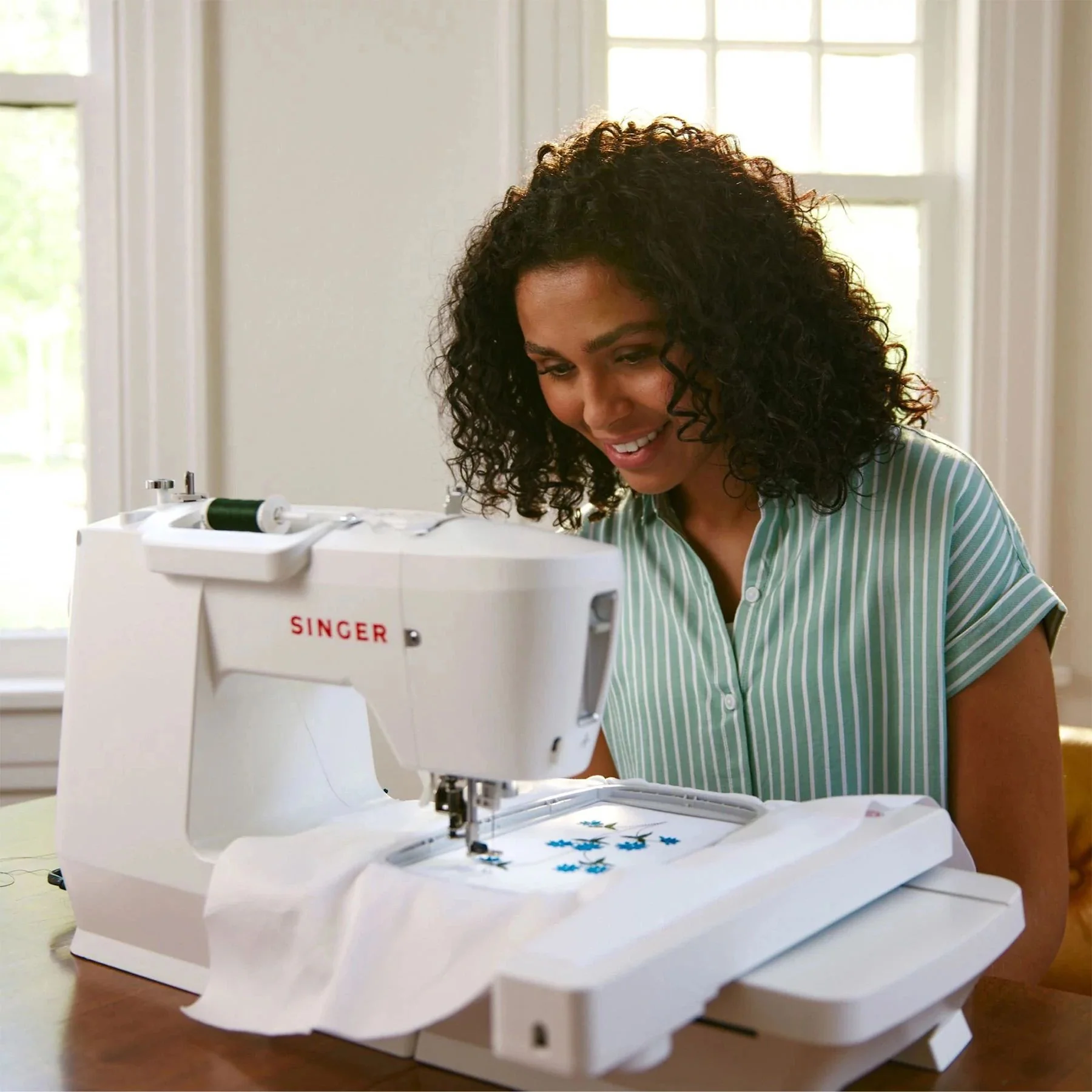 SINGER® SE9180 Sewing & Embroidery Machine & Extension Table Bundle